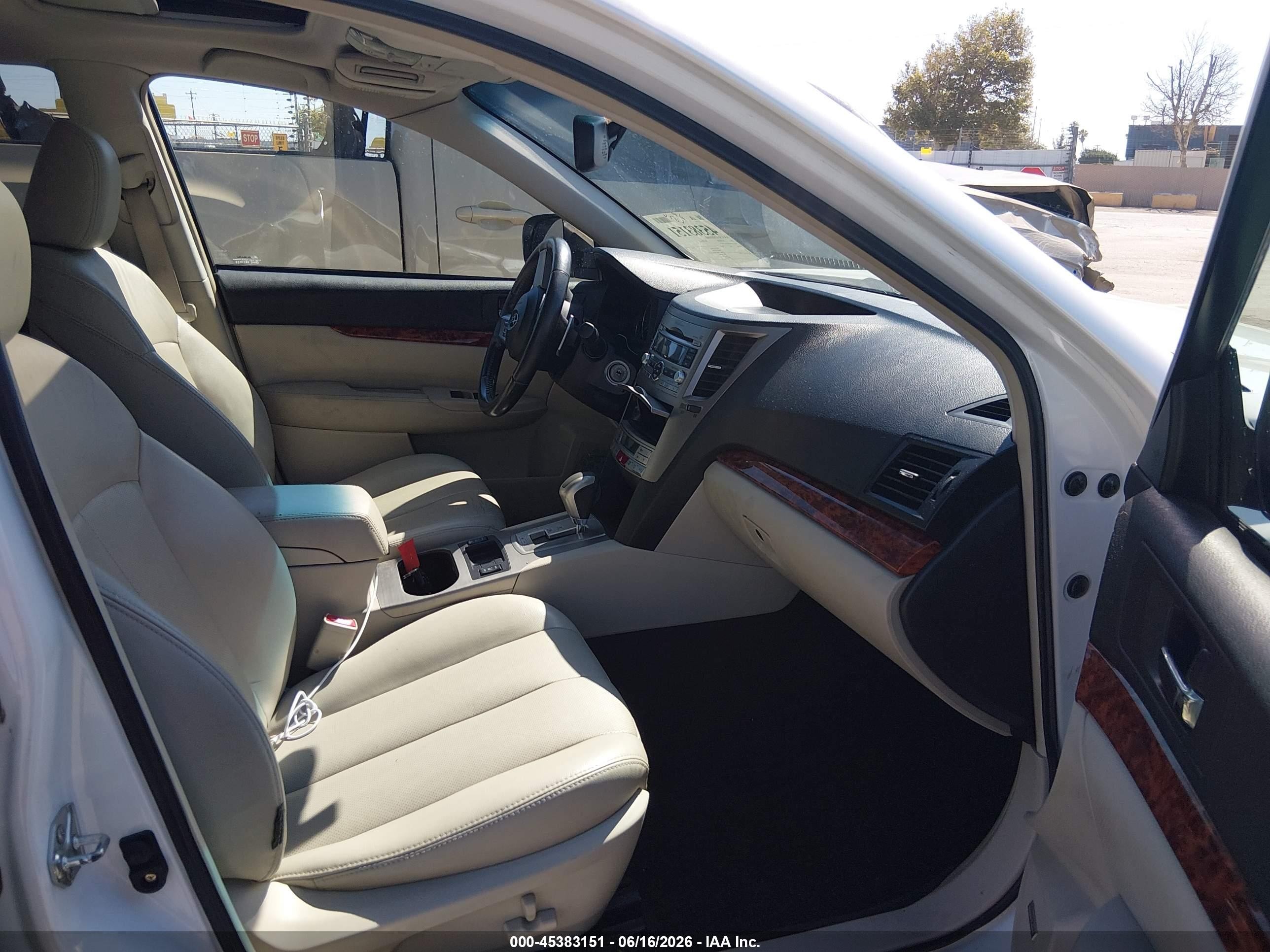 2011 Subaru Outback 3.6r Limited White vin: 4S4BRDKC6B2377819
