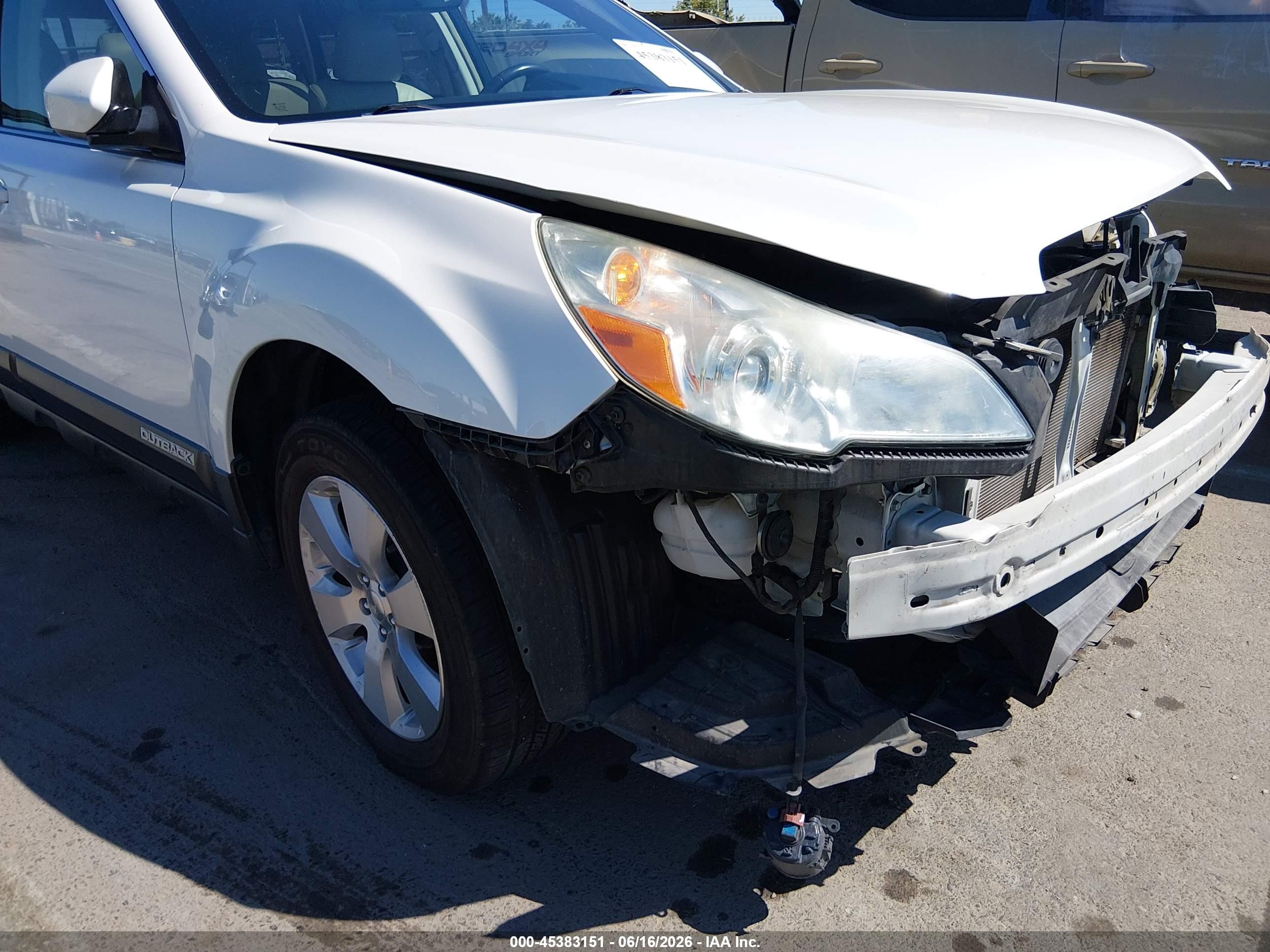 2011 Subaru Outback 3.6r Limited White vin: 4S4BRDKC6B2377819