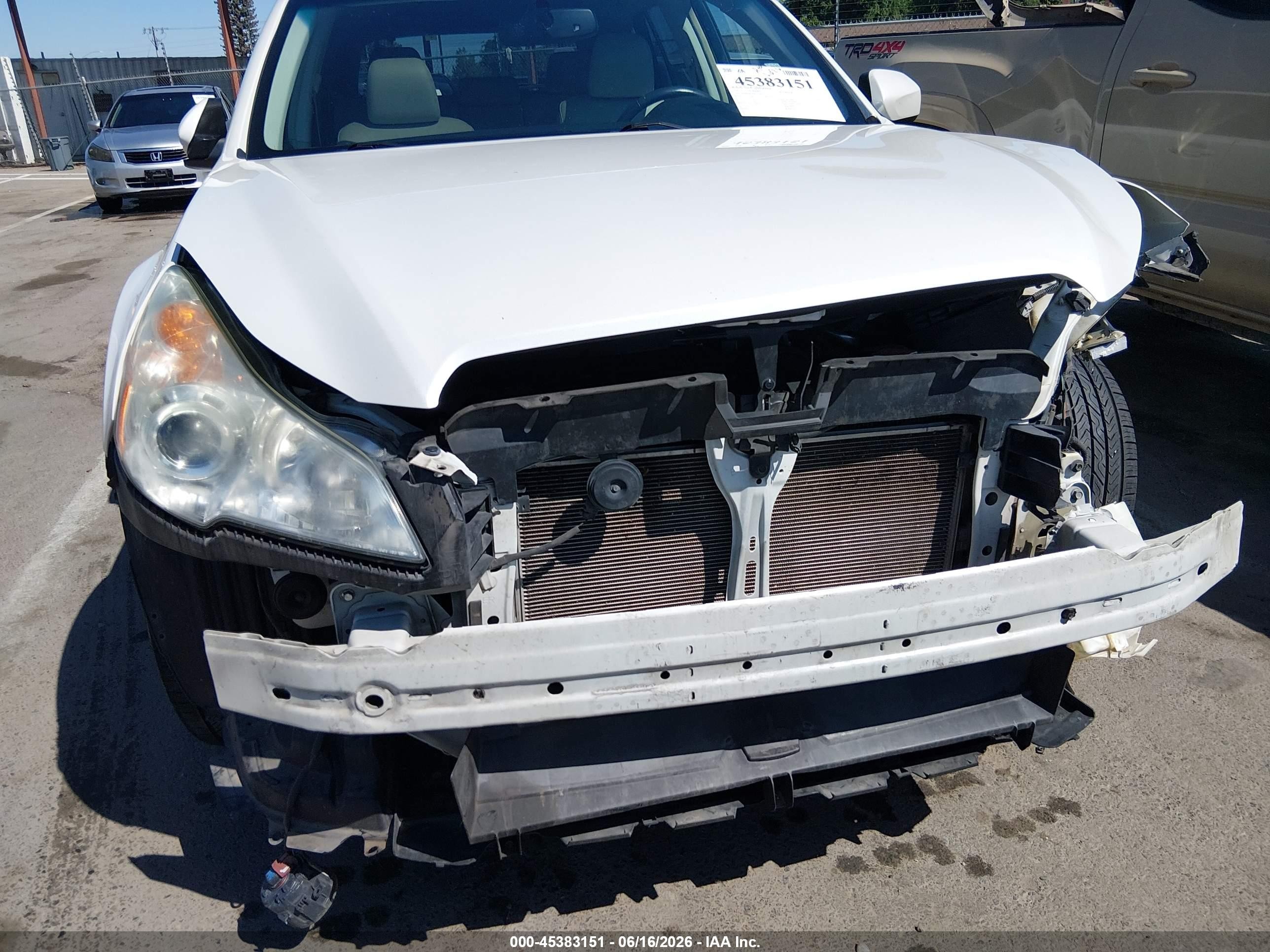 2011 Subaru Outback 3.6r Limited White vin: 4S4BRDKC6B2377819