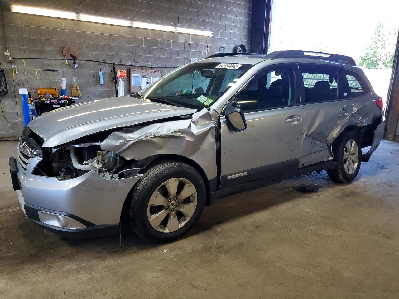2012 Subaru Outback 3.6r Limited Silver vin: 4S4BRDKC6C2252692