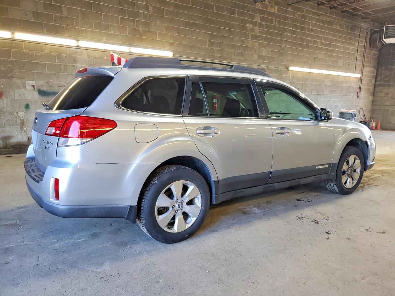 2012 Subaru Outback 3.6r Limited Silver vin: 4S4BRDKC6C2252692