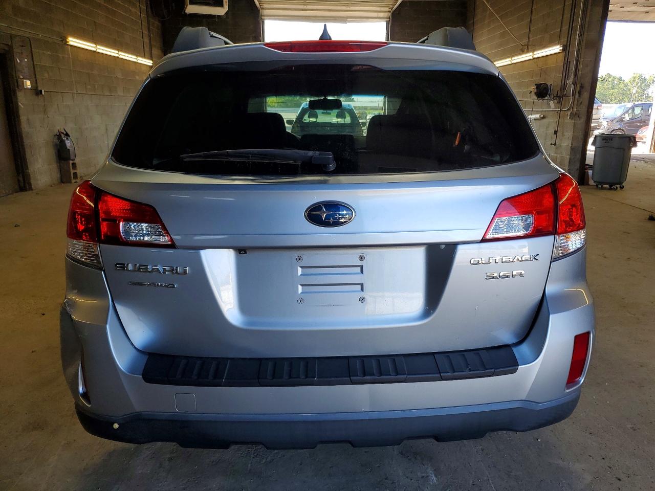 2012 Subaru Outback 3.6r Limited Silver vin: 4S4BRDKC6C2252692
