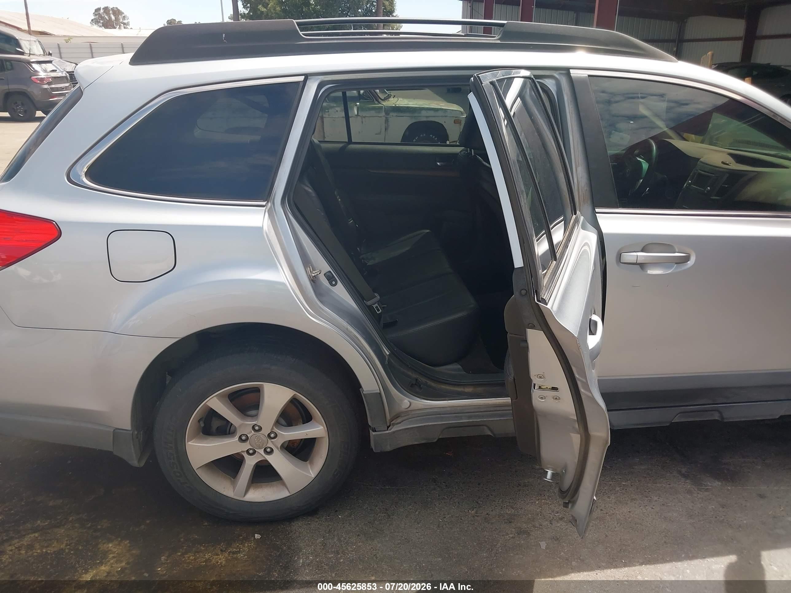 2013 Subaru Outback 3.6r Limited Silver vin: 4S4BRDKC7D2251116