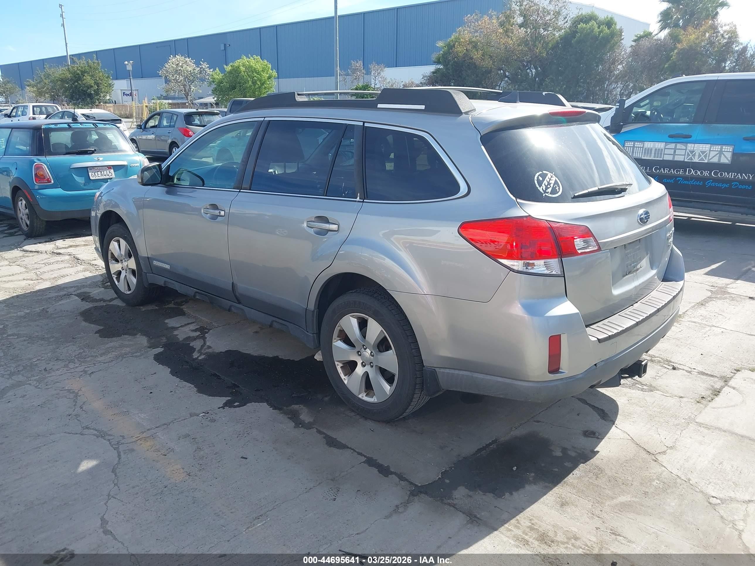 2011 Subaru Outback 3.6r Limited Silver vin: 4S4BRDLC1B2319566