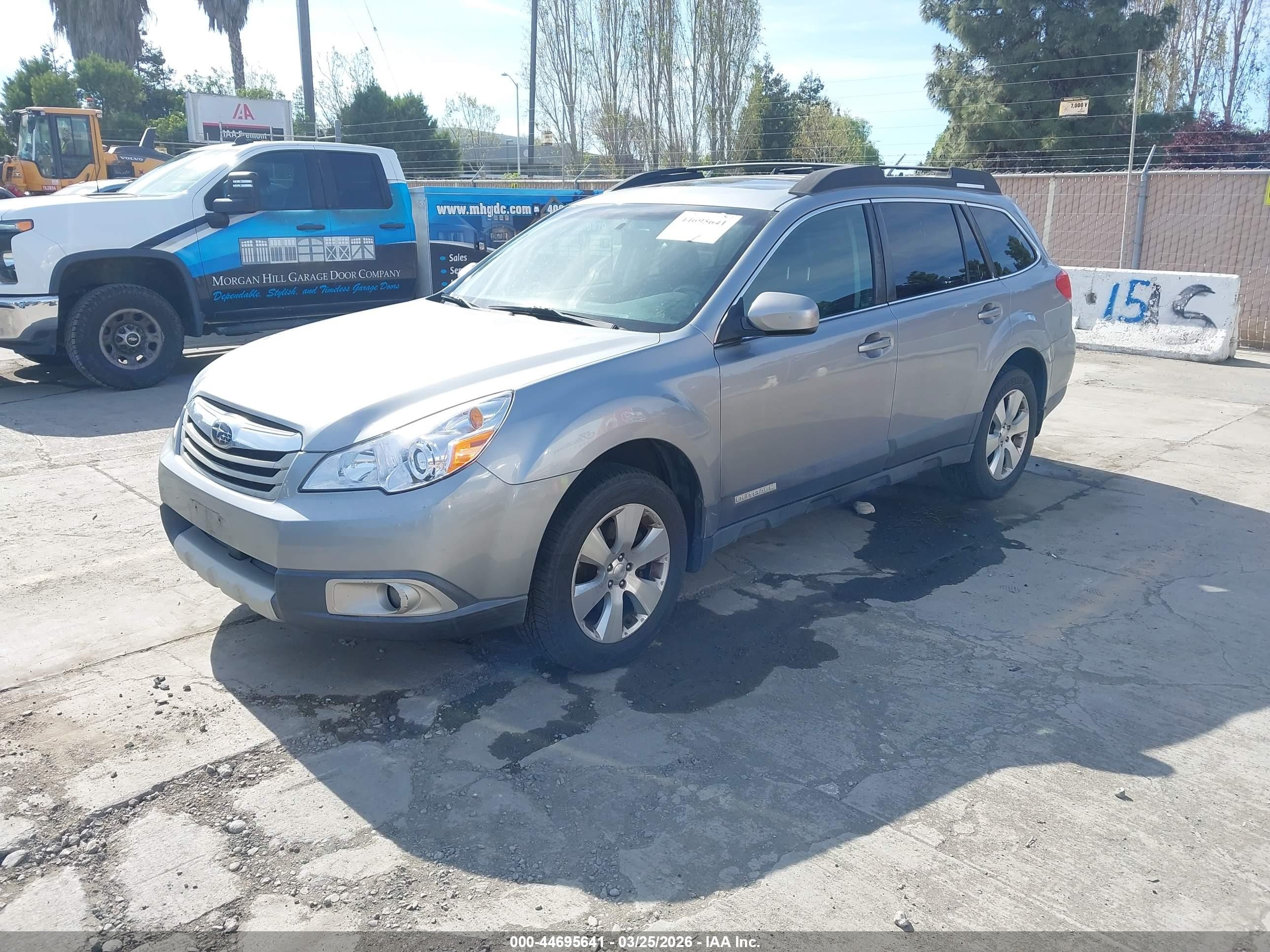 2011 Subaru Outback 3.6r Limited Silver vin: 4S4BRDLC1B2319566