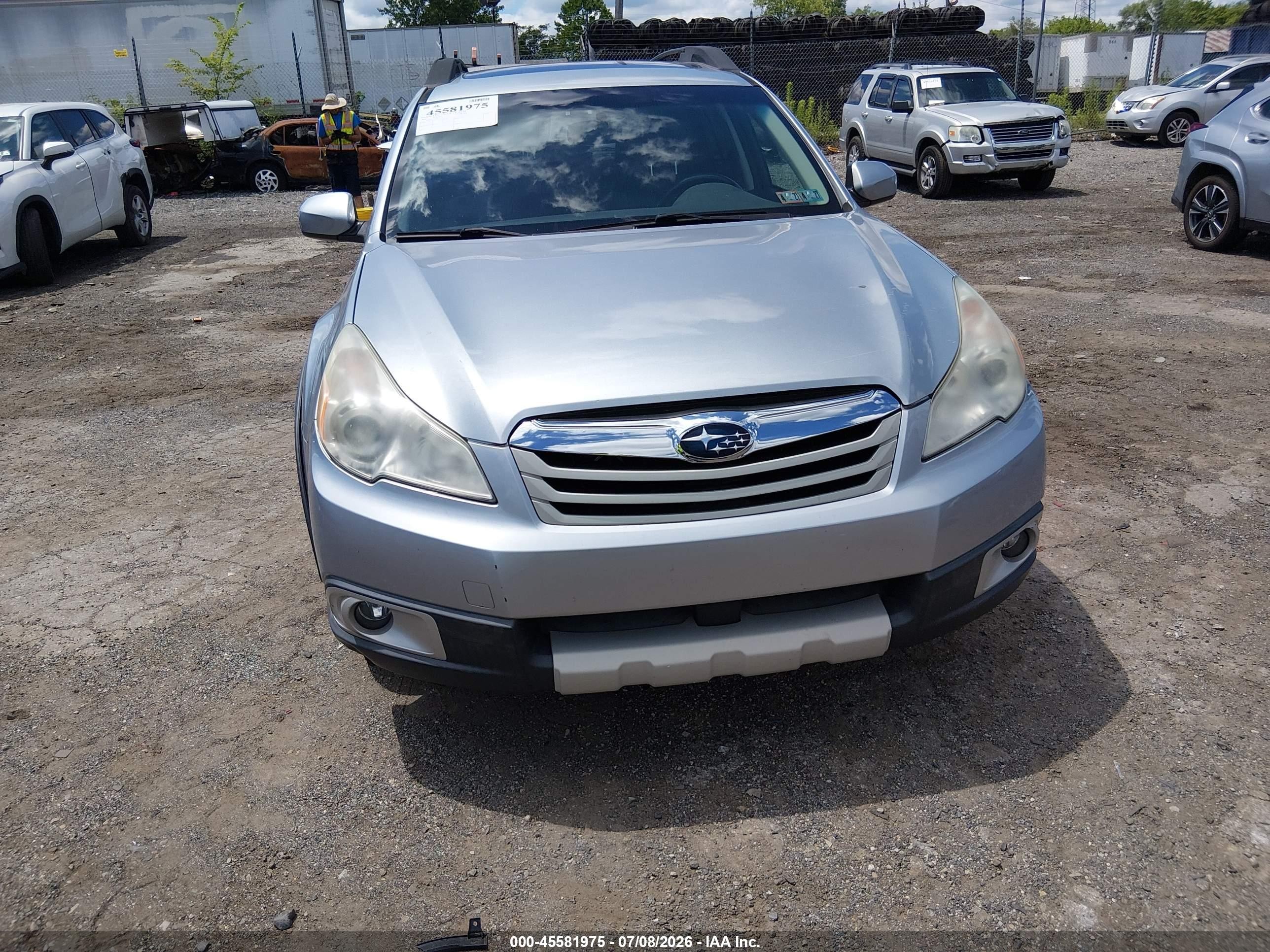 2012 Subaru Outback 3.6r Limited Silver vin: 4S4BRDLC1C2212728