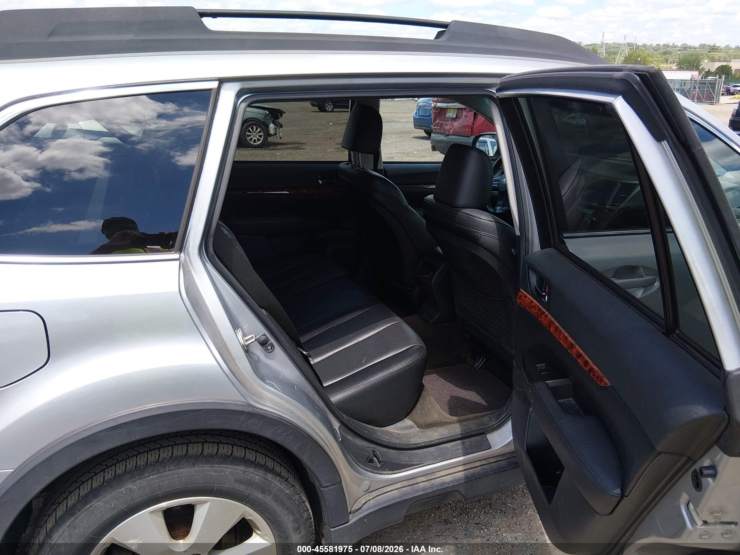 2012 Subaru Outback 3.6r Limited Silver vin: 4S4BRDLC1C2212728