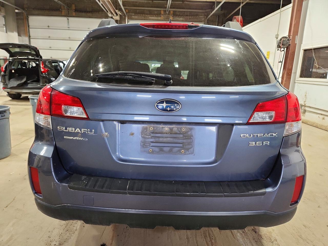 2014 Subaru Outback 3.6r Limited Blue vin: 4S4BRDLC1E2212702