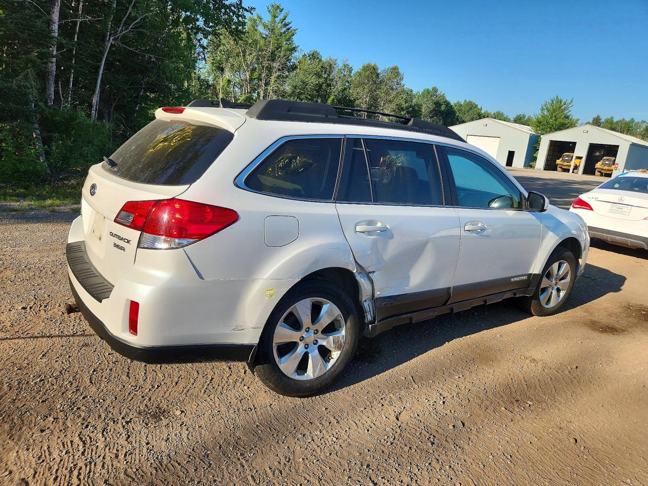 2011 Subaru Outback 3.6r Limited White vin: 4S4BRDLC3B2344436