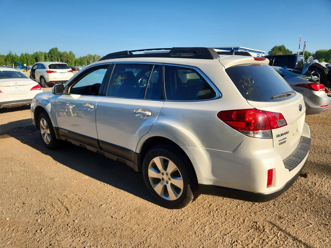 2011 Subaru Outback 3.6r Limited White vin: 4S4BRDLC3B2344436