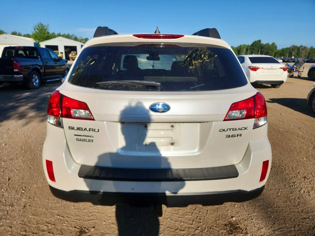 2011 Subaru Outback 3.6r Limited White vin: 4S4BRDLC3B2344436