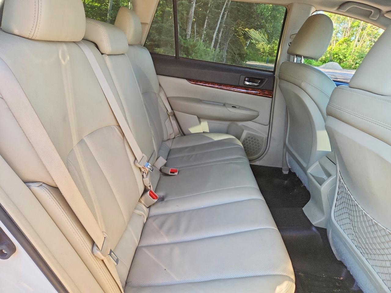 2011 Subaru Outback 3.6r Limited White vin: 4S4BRDLC3B2344436