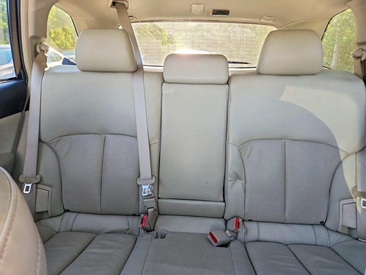 2011 Subaru Outback 3.6r Limited White vin: 4S4BRDLC3B2344436