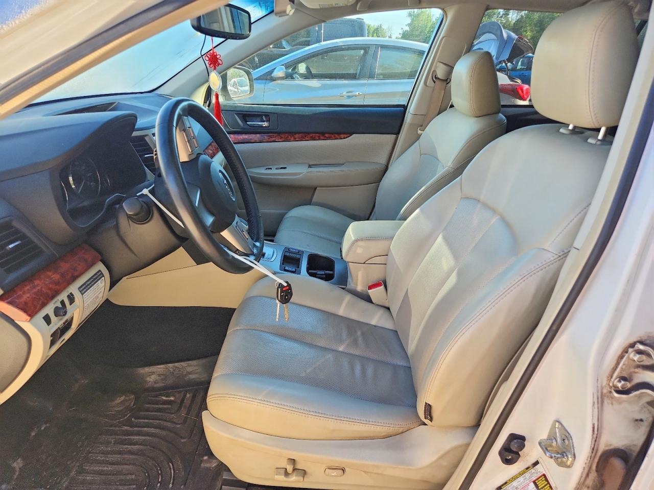 2011 Subaru Outback 3.6r Limited White vin: 4S4BRDLC3B2344436