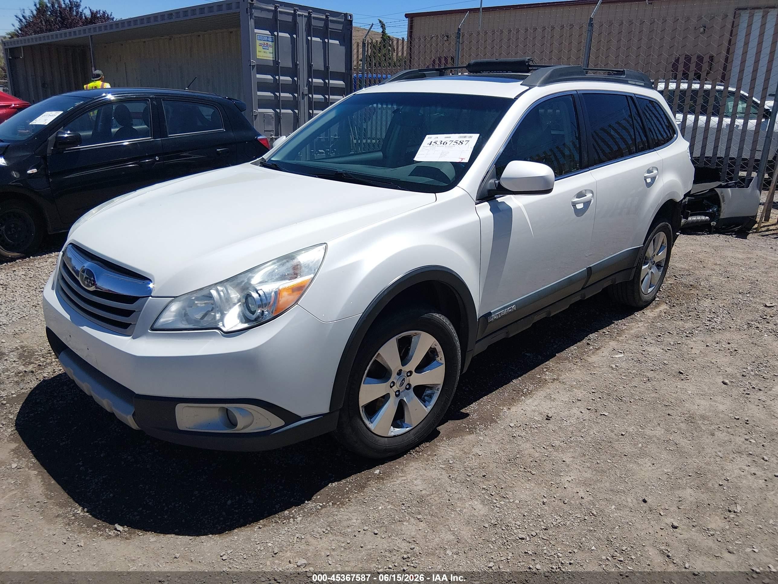 2012 Subaru Outback 3.6r Limited White vin: 4S4BRDLC3C2265561