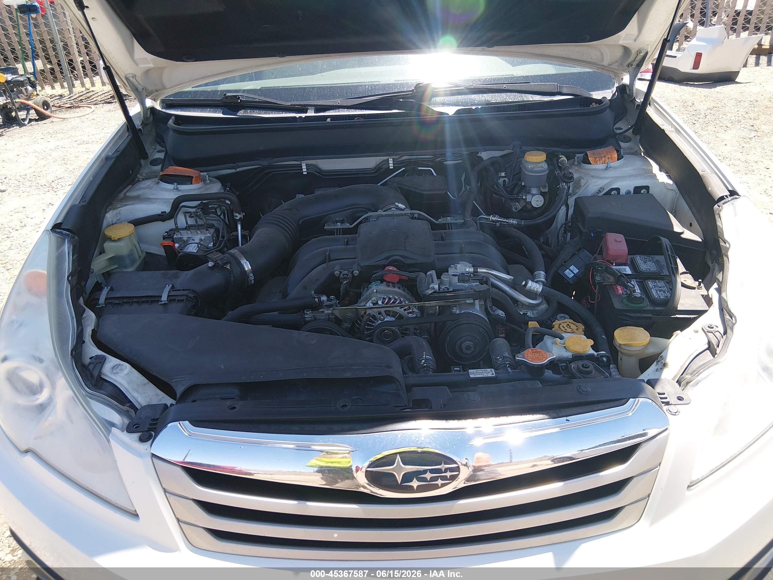2012 Subaru Outback 3.6r Limited White vin: 4S4BRDLC3C2265561