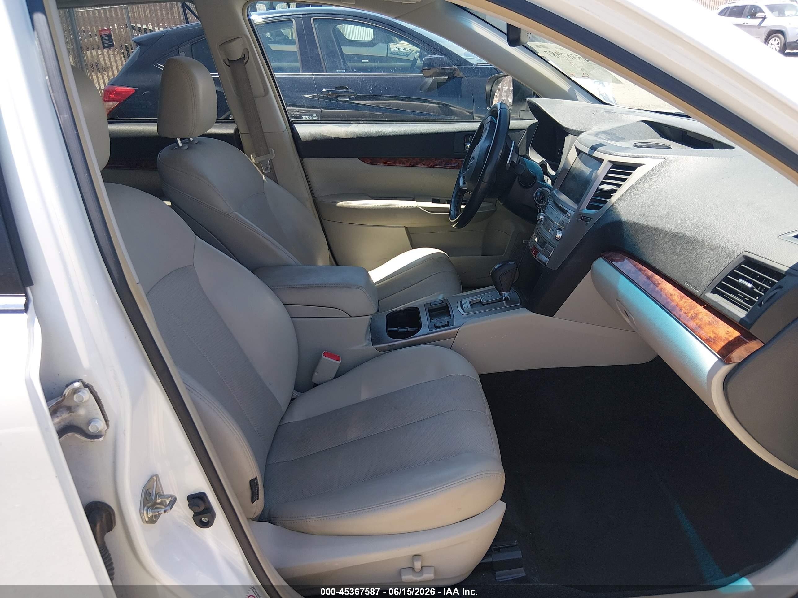 2012 Subaru Outback 3.6r Limited White vin: 4S4BRDLC3C2265561
