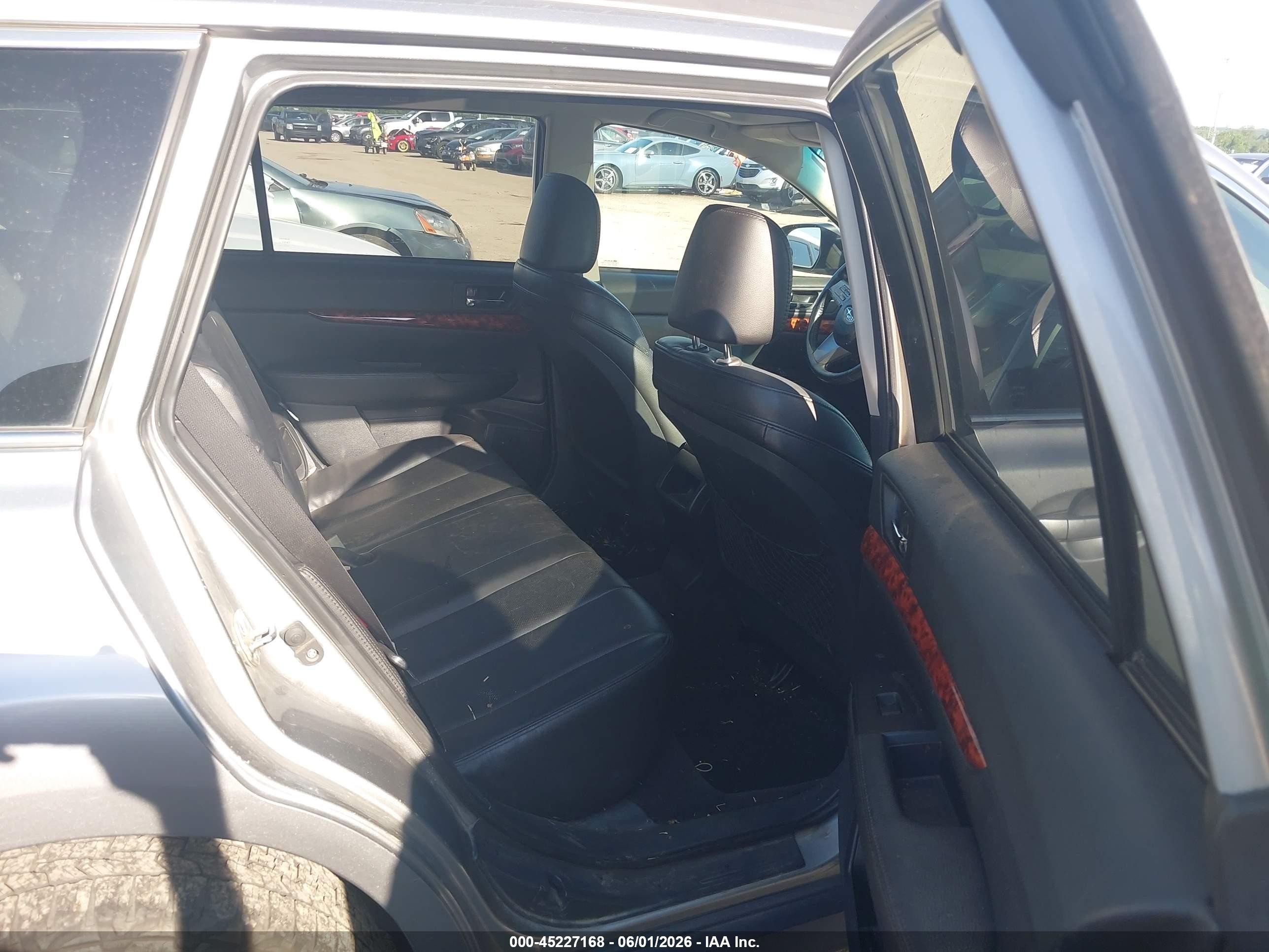 2011 Subaru Outback 3.6r Limited Gray vin: 4S4BRDLC5B2337374
