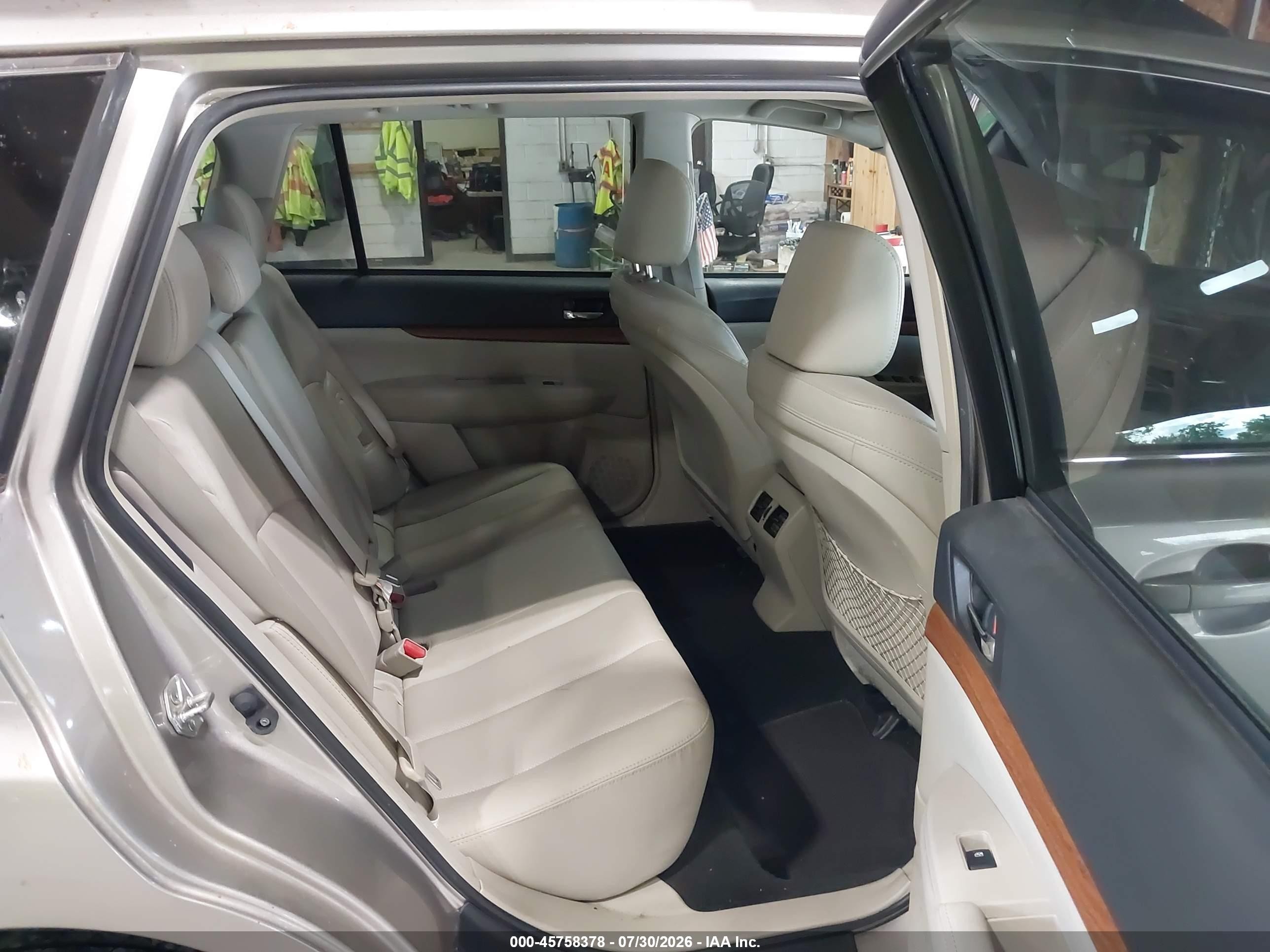 2014 Subaru Outback 3.6r Limited Gray vin: 4S4BRDLC5E2210287