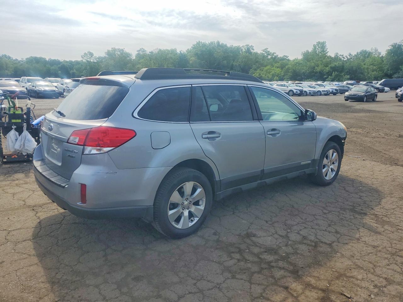 2010 Subaru Outback 3.6r Limited Silver vin: 4S4BRDLC6A2361939