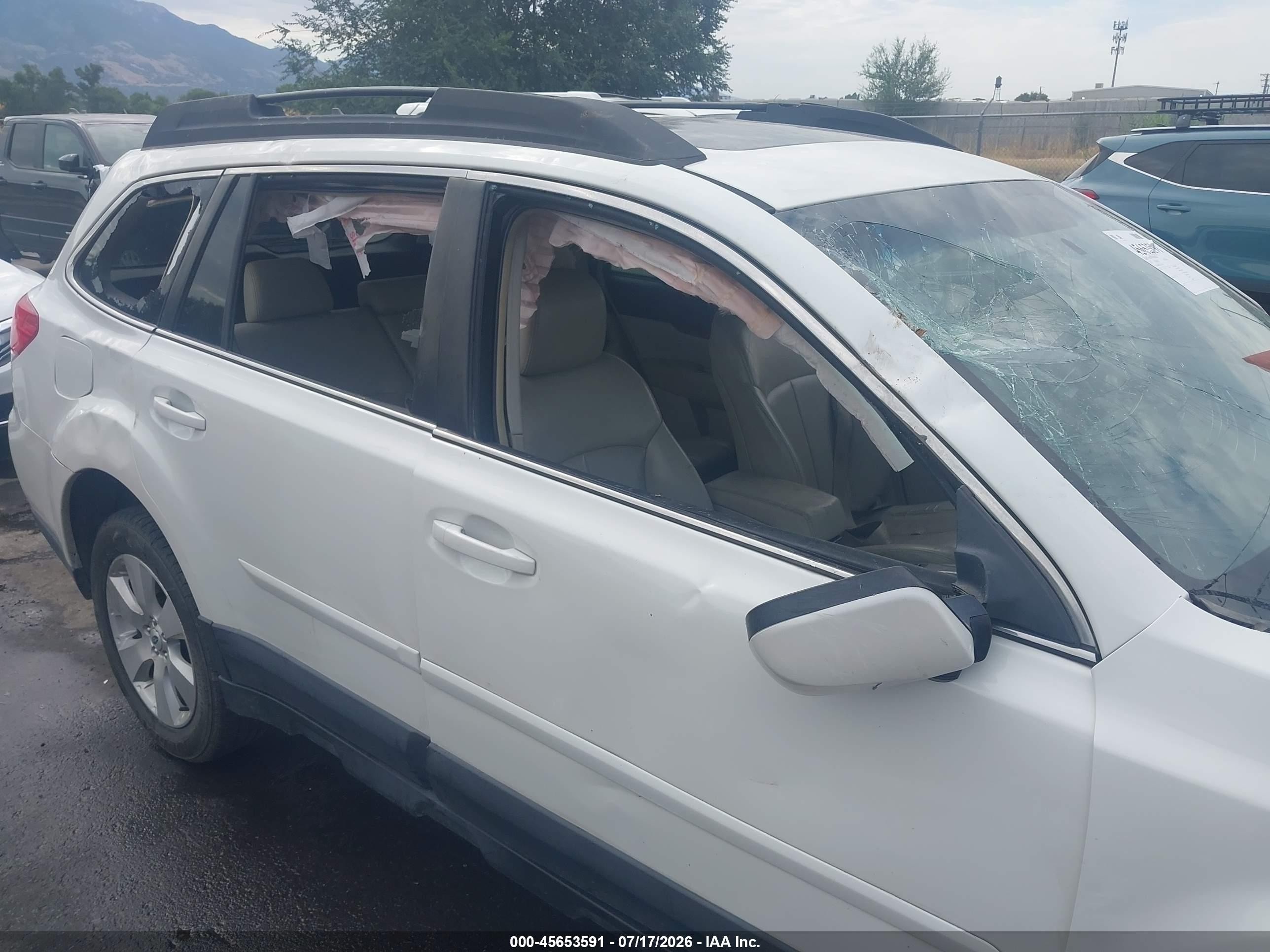2012 Subaru Outback 3.6r Limited White vin: 4S4BRDLC6C2207914