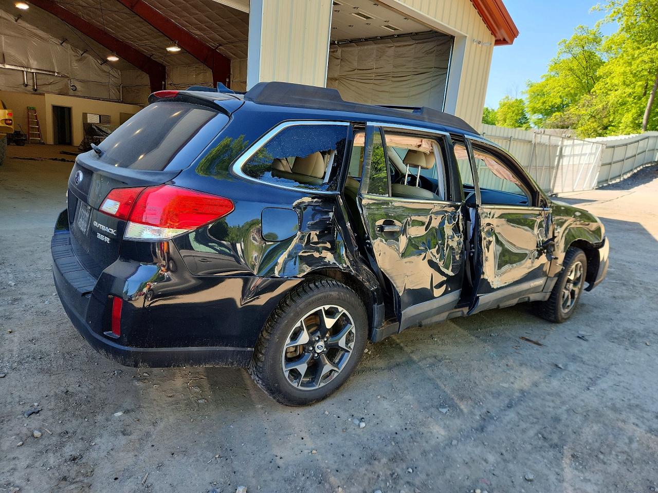 2014 Subaru Outback 3.6r Limited Black vin: 4S4BRDLC6E2277920