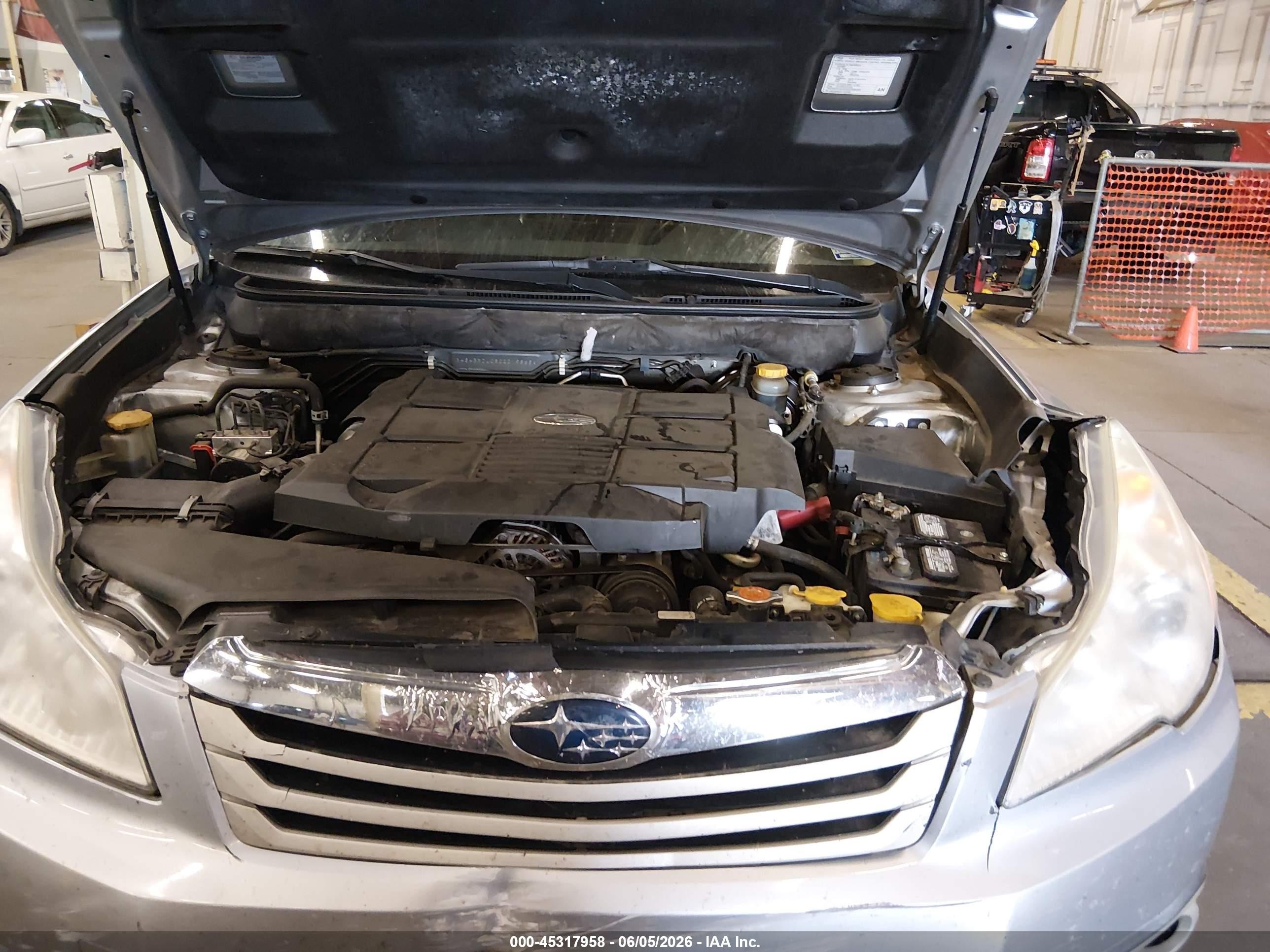 2012 Subaru Outback 3.6r Limited Silver vin: 4S4BRDLC8C2219868