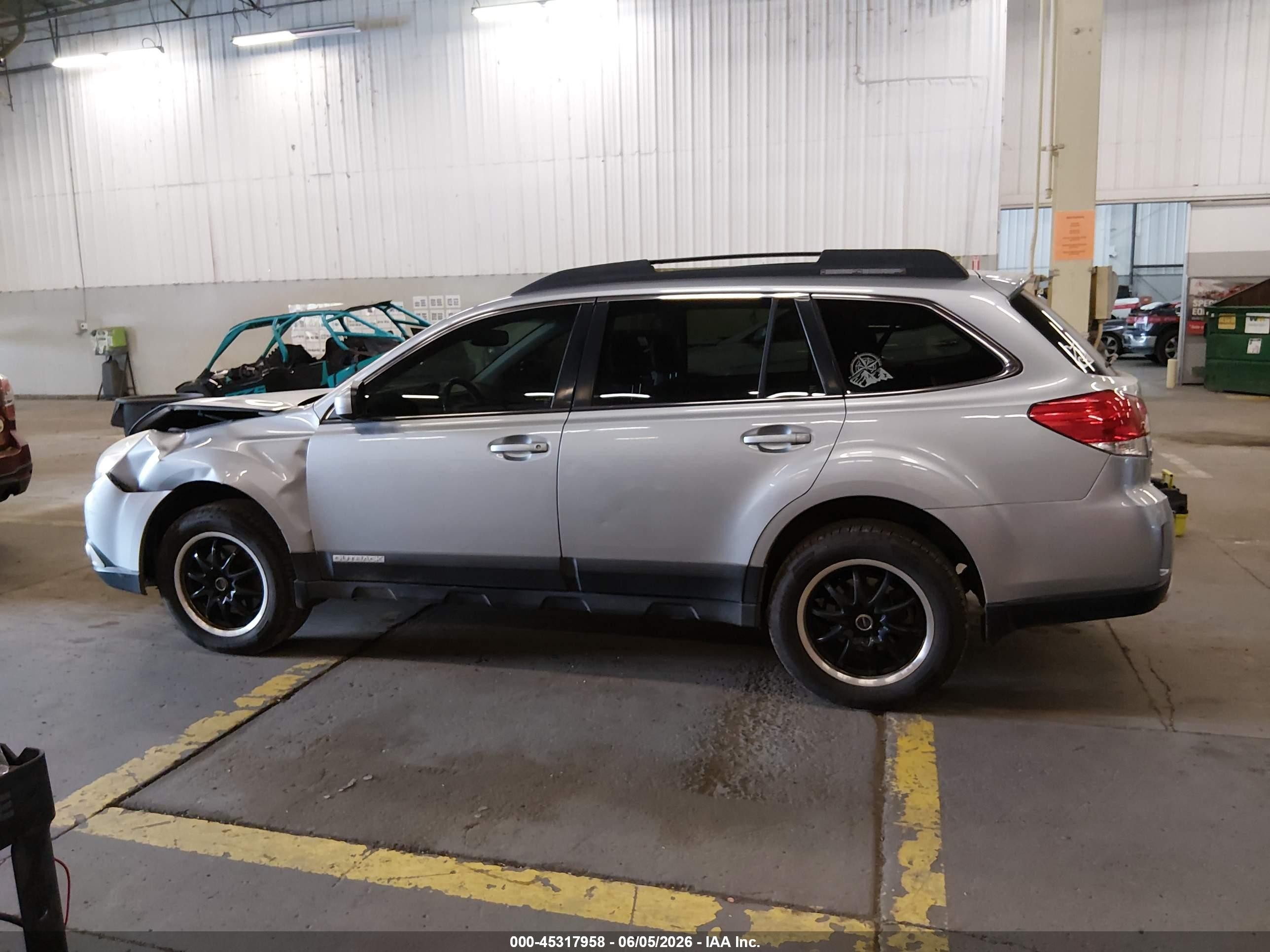 2012 Subaru Outback 3.6r Limited Silver vin: 4S4BRDLC8C2219868