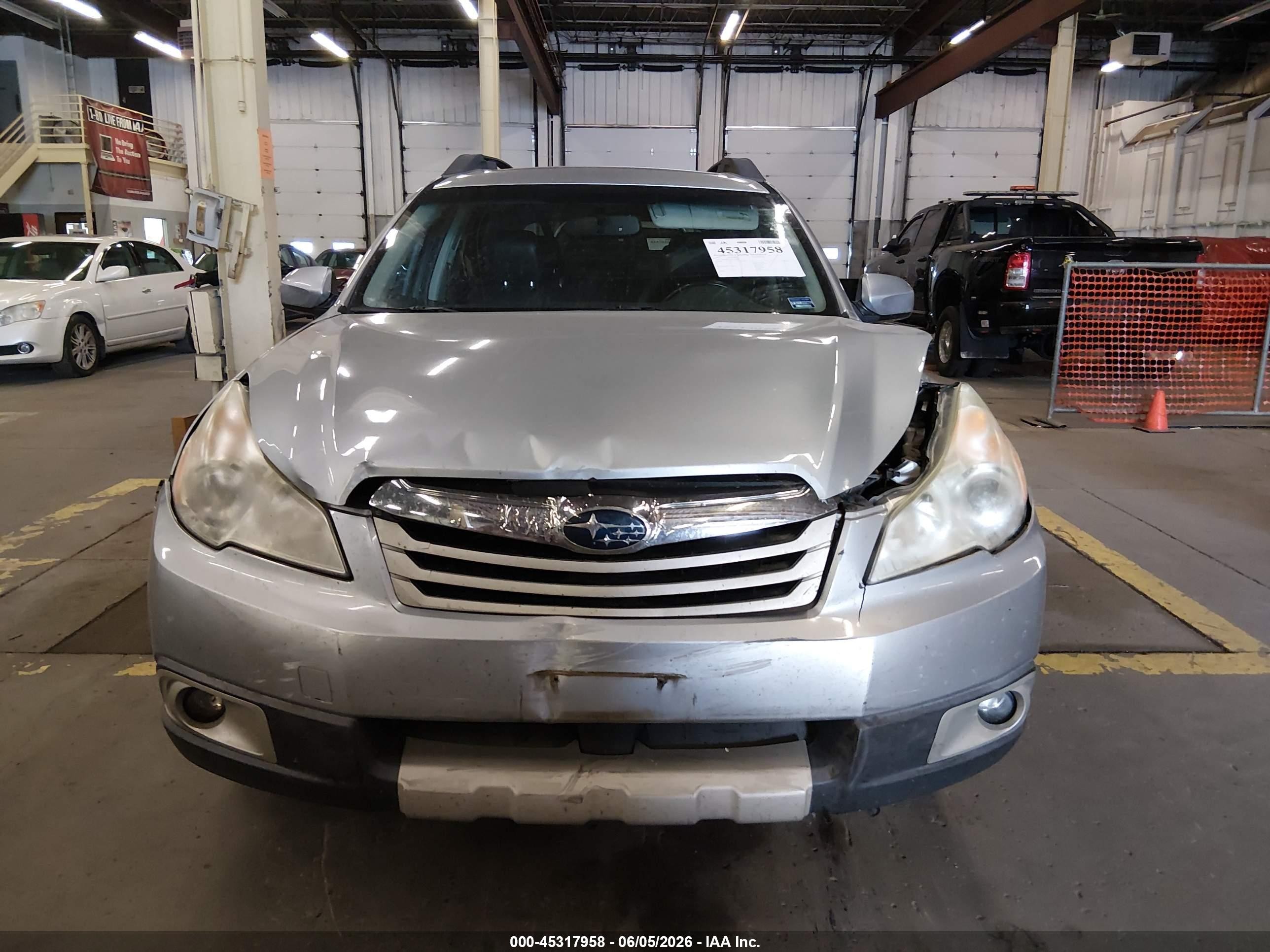 2012 Subaru Outback 3.6r Limited Silver vin: 4S4BRDLC8C2219868