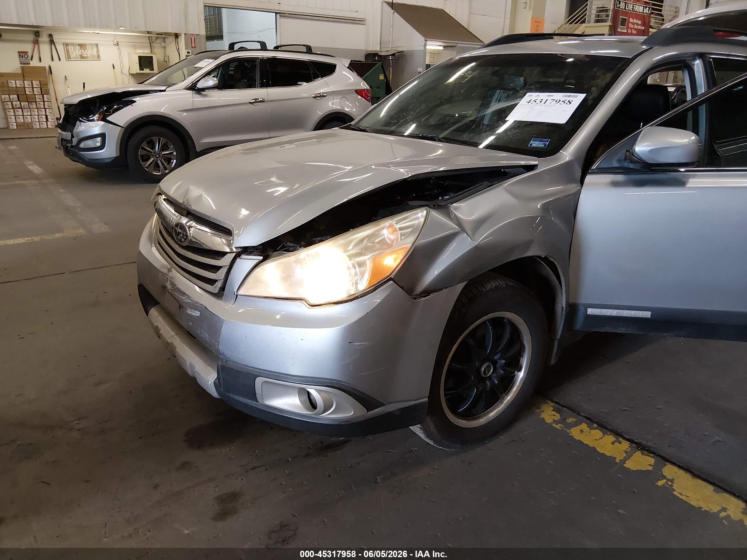 2012 Subaru Outback 3.6r Limited Silver vin: 4S4BRDLC8C2219868