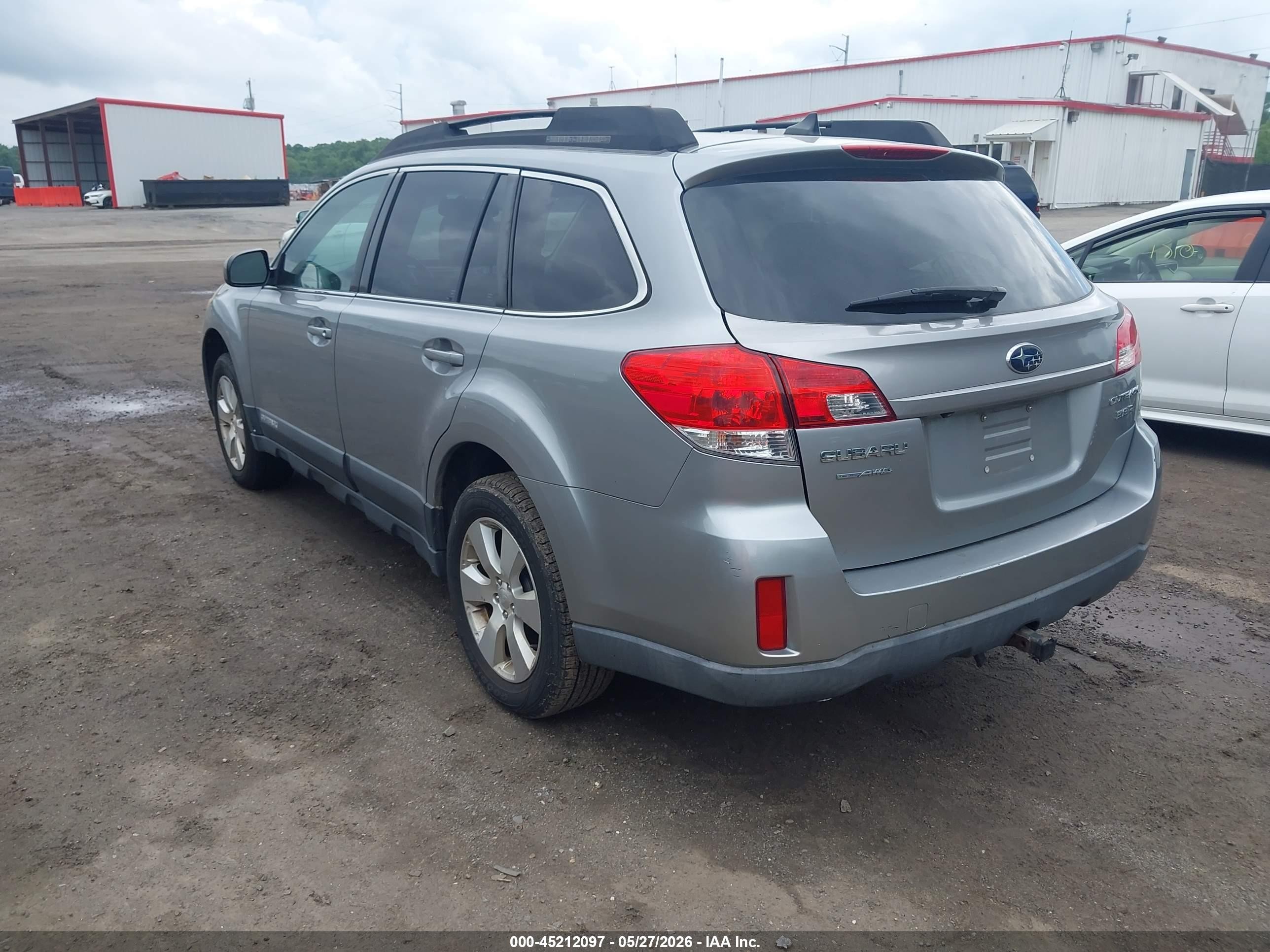 2011 Subaru Outback 3.6r Limited Silver vin: 4S4BRDLCXB2349343