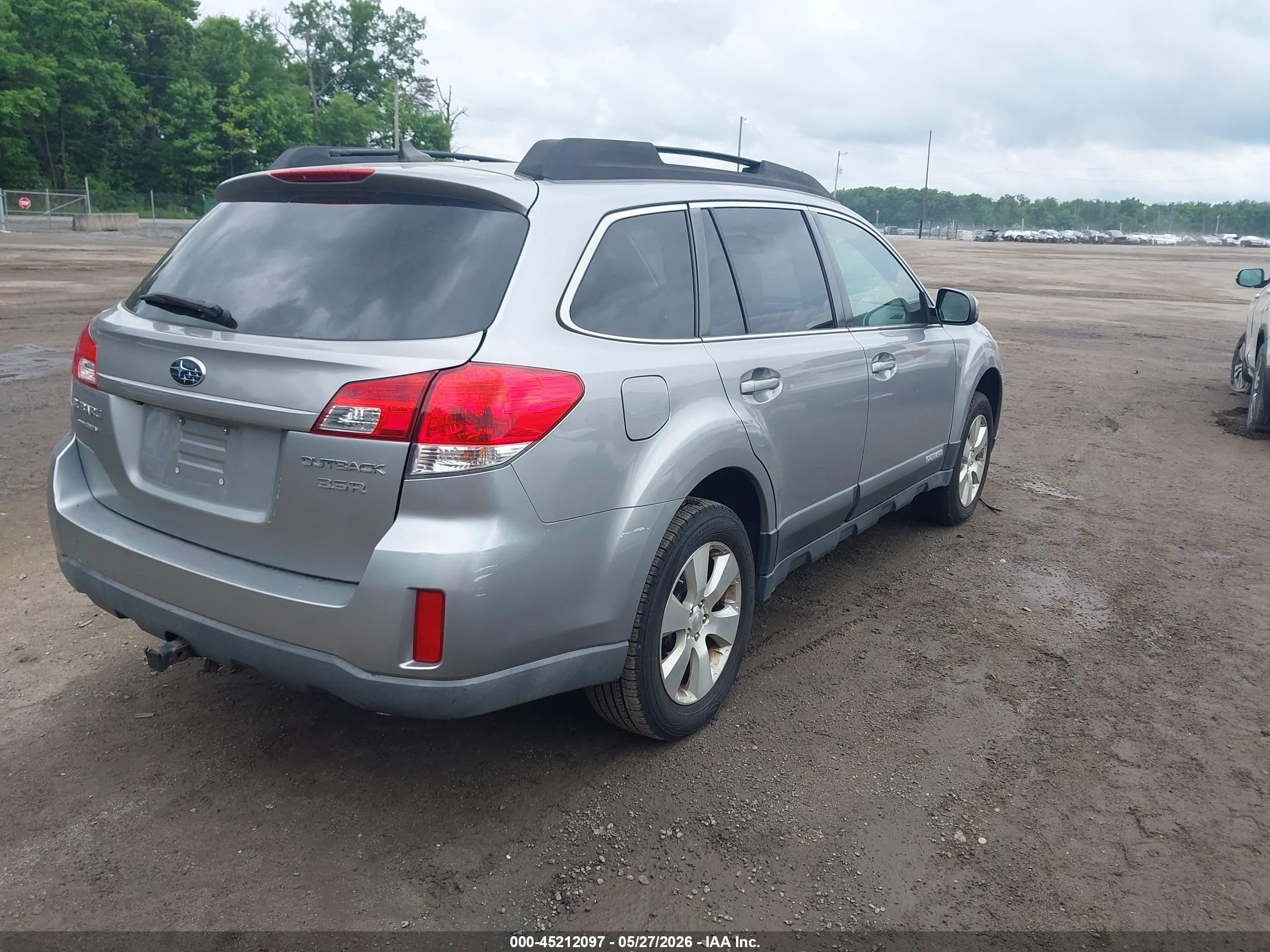 2011 Subaru Outback 3.6r Limited Silver vin: 4S4BRDLCXB2349343