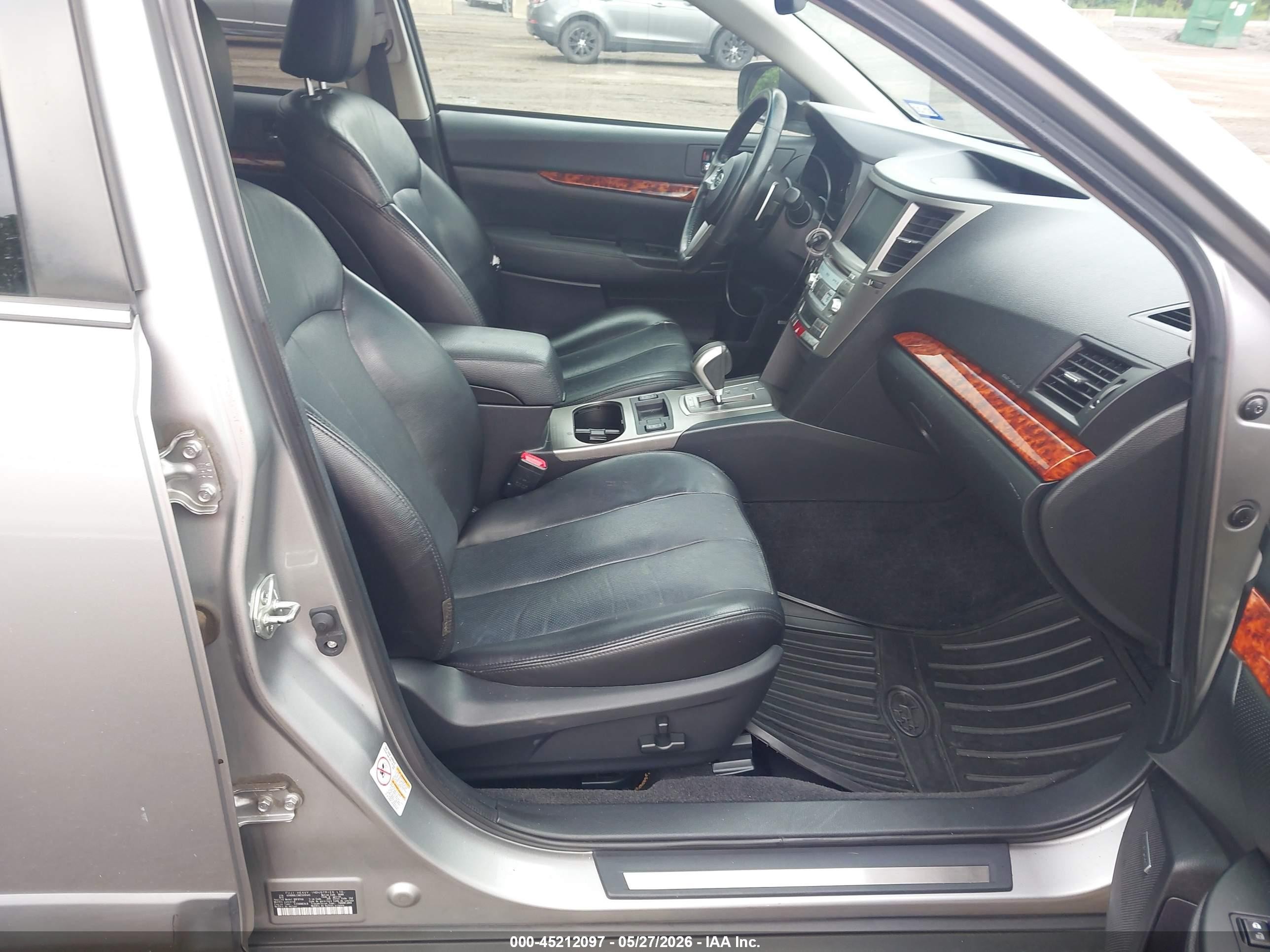 2011 Subaru Outback 3.6r Limited Silver vin: 4S4BRDLCXB2349343