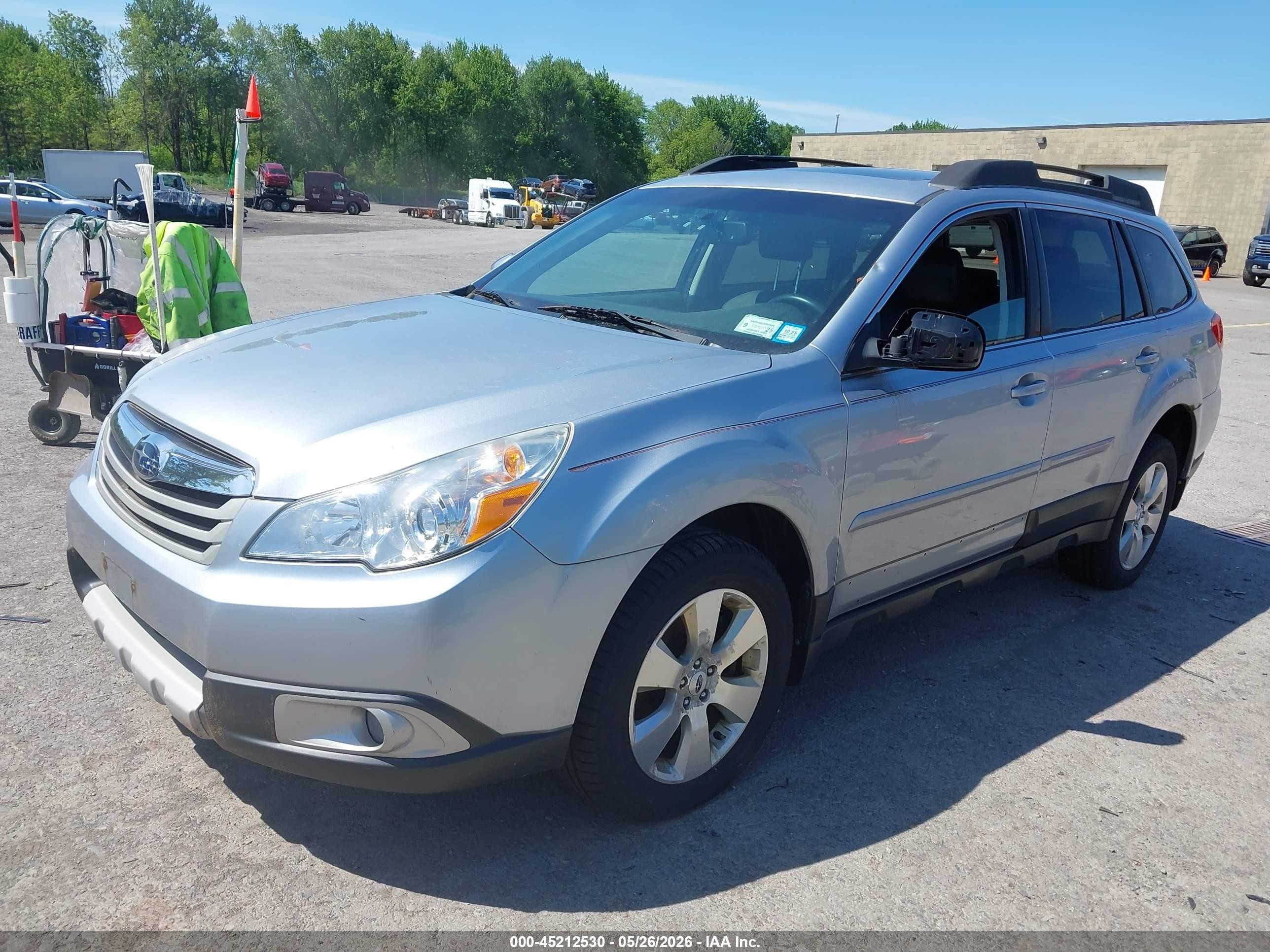 2012 Subaru Outback 3.6r Limited Silver vin: 4S4BRDLCXC2249342