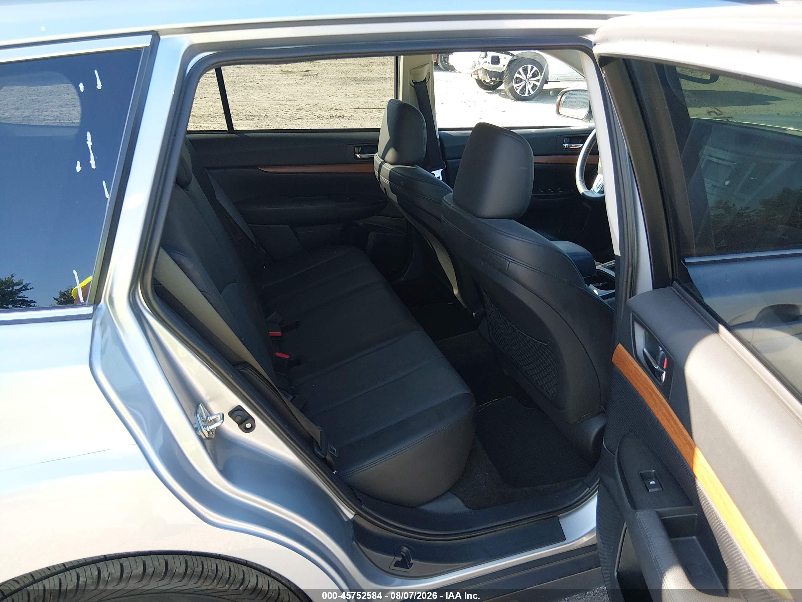 2014 Subaru Outback 3.6r Limited Silver vin: 4S4BRDLCXE2312362