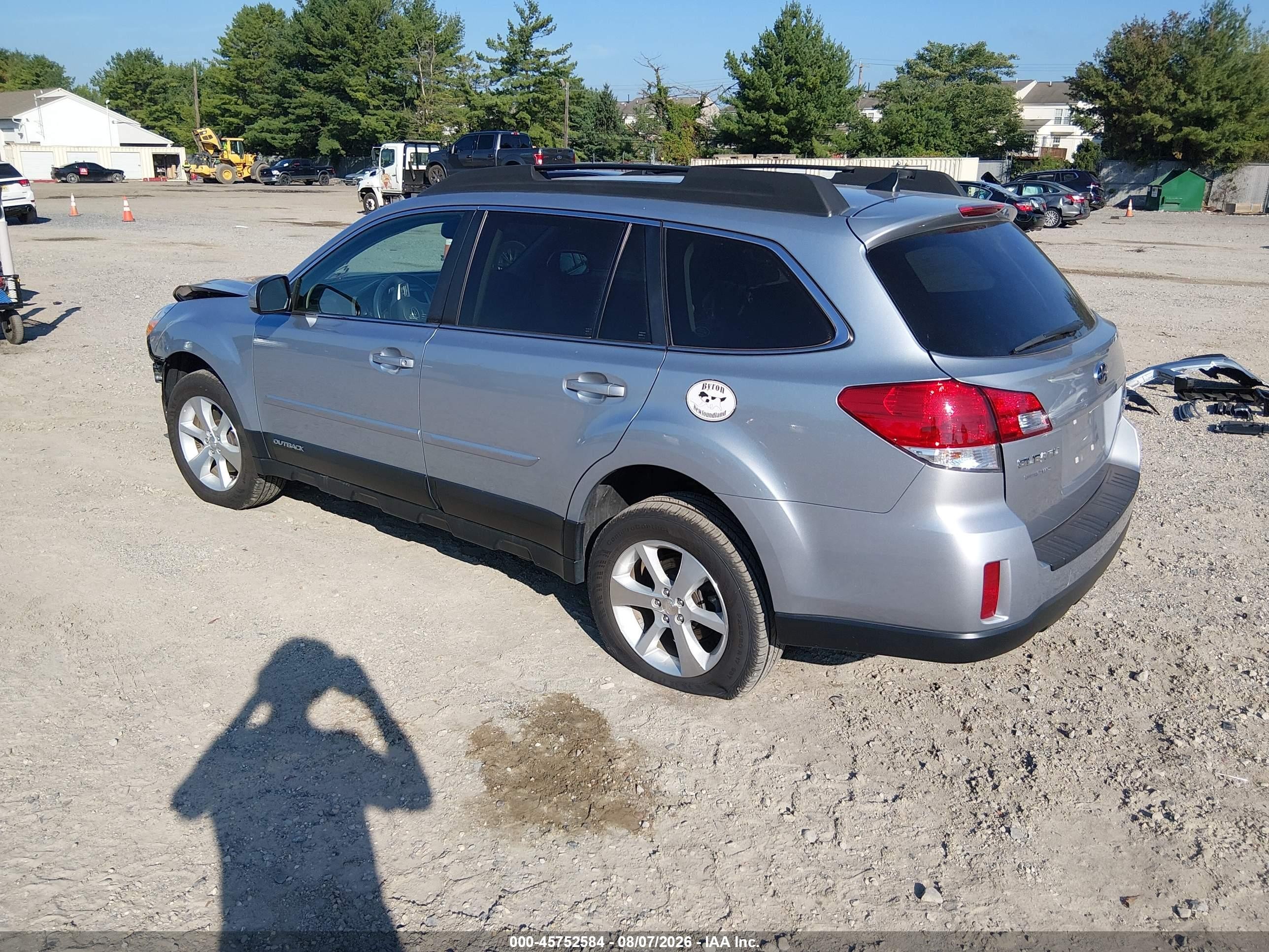 2014 Subaru Outback 3.6r Limited Silver vin: 4S4BRDLCXE2312362