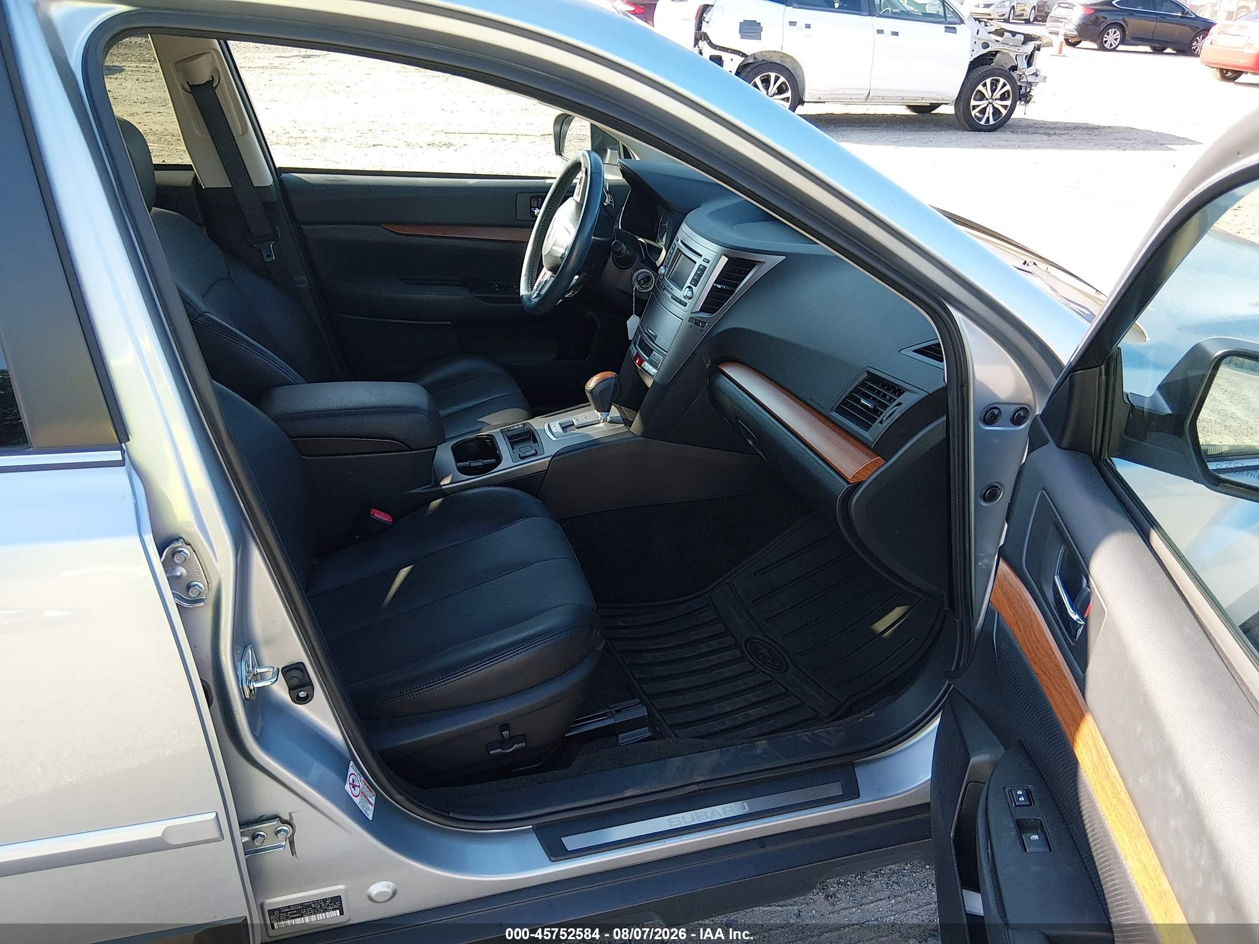 2014 Subaru Outback 3.6r Limited Silver vin: 4S4BRDLCXE2312362