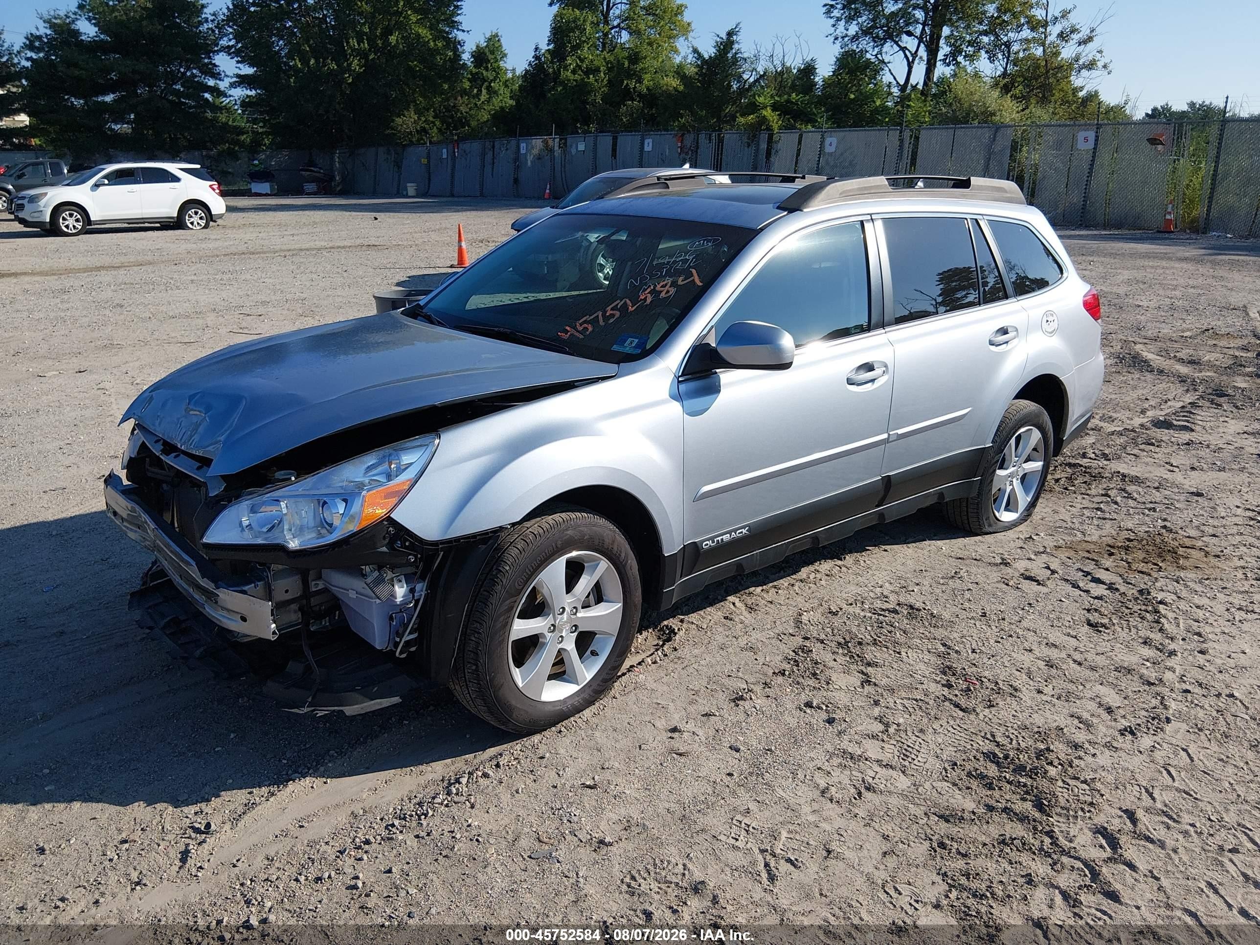 2014 Subaru Outback 3.6r Limited Silver vin: 4S4BRDLCXE2312362