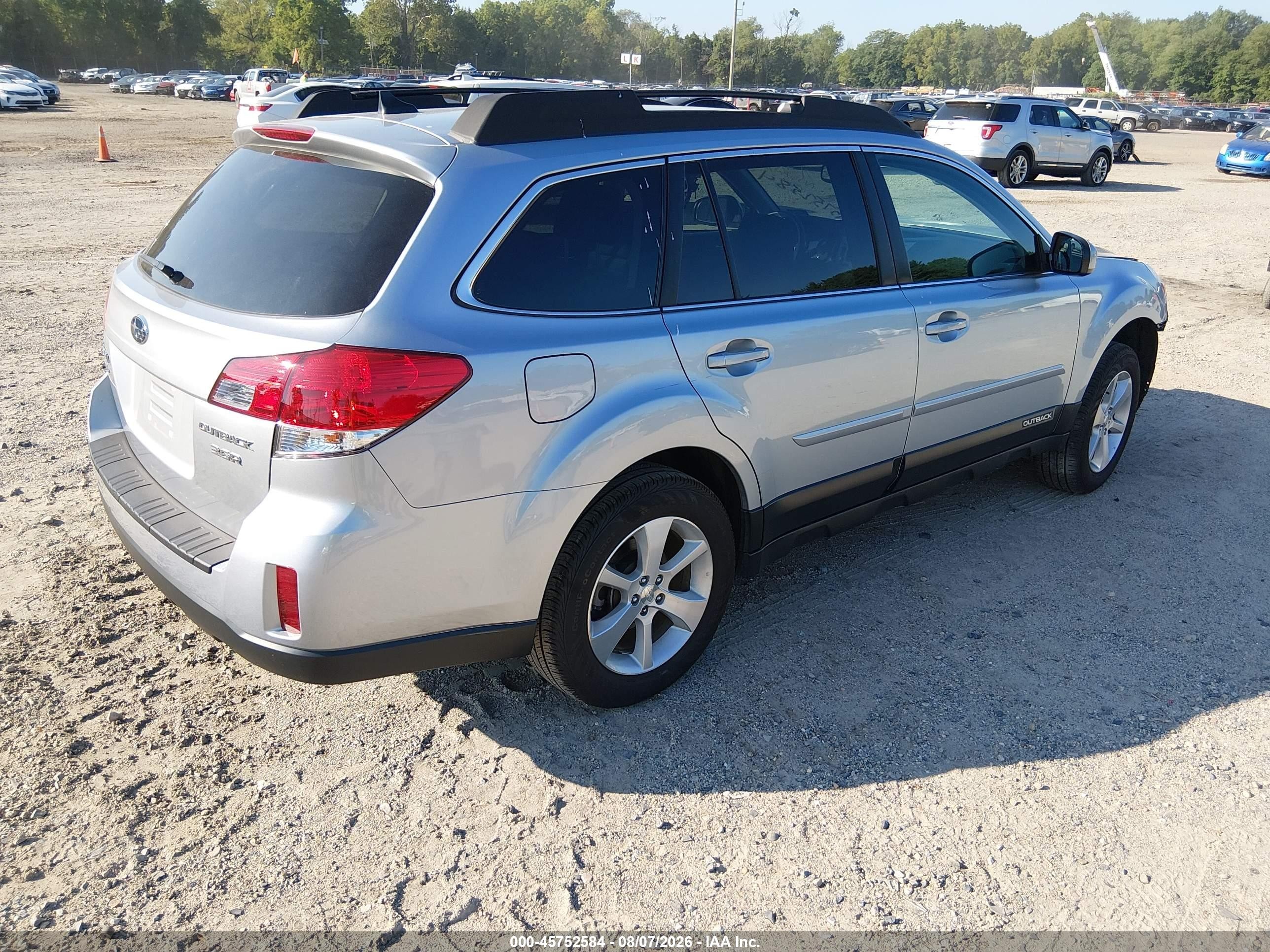 2014 Subaru Outback 3.6r Limited Silver vin: 4S4BRDLCXE2312362