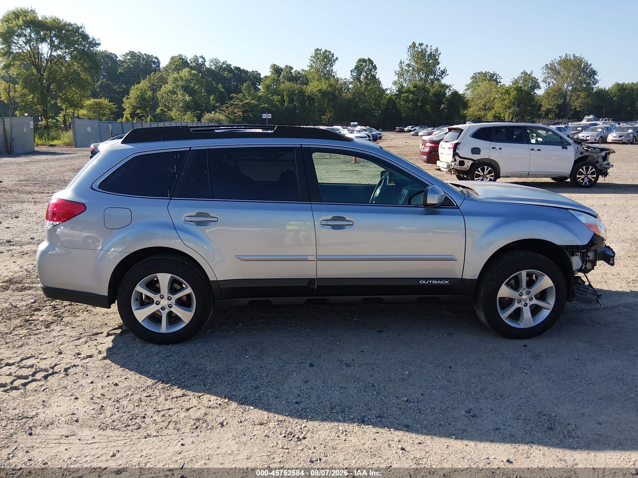 2014 Subaru Outback 3.6r Limited Silver vin: 4S4BRDLCXE2312362