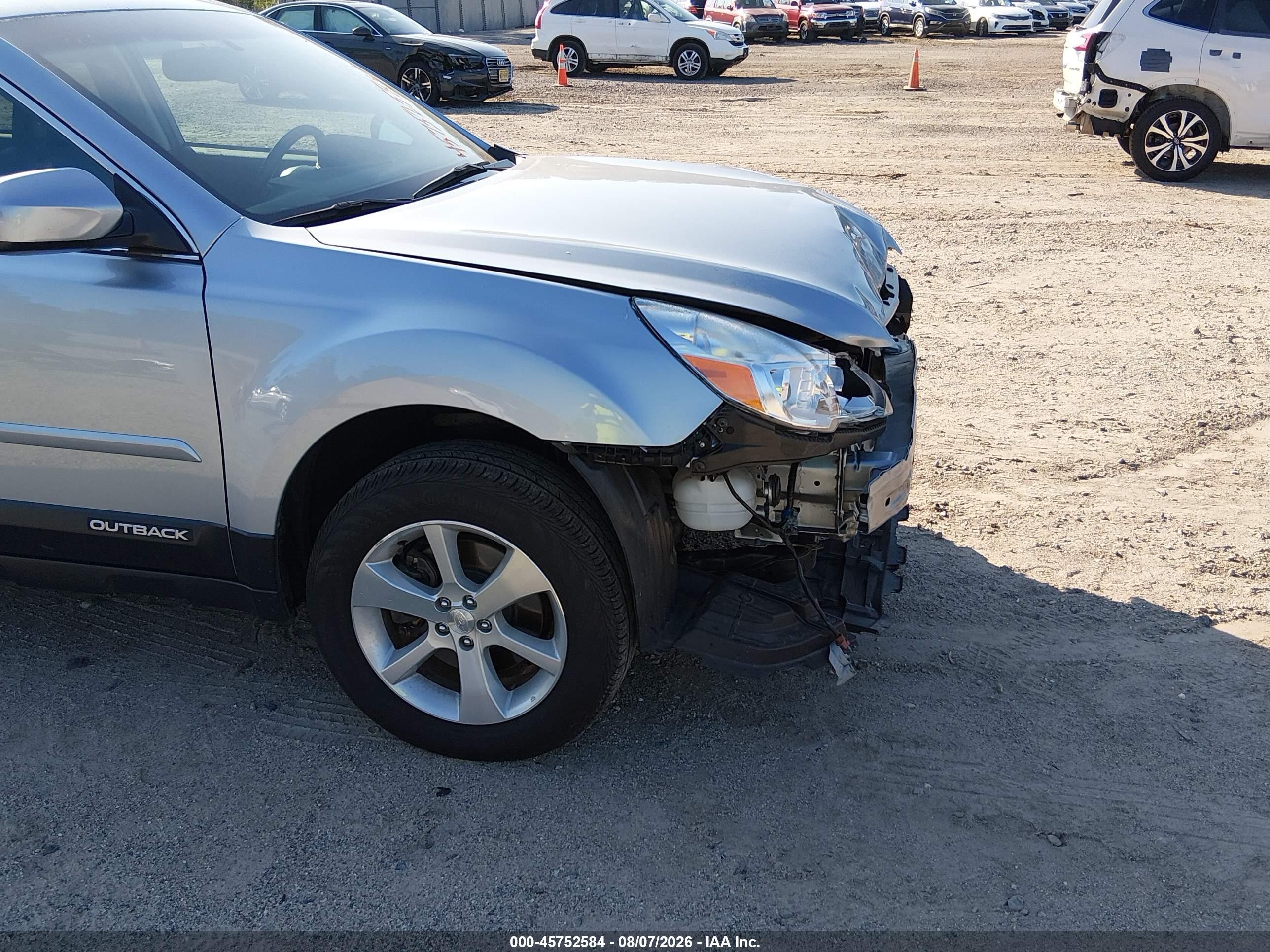 2014 Subaru Outback 3.6r Limited Silver vin: 4S4BRDLCXE2312362