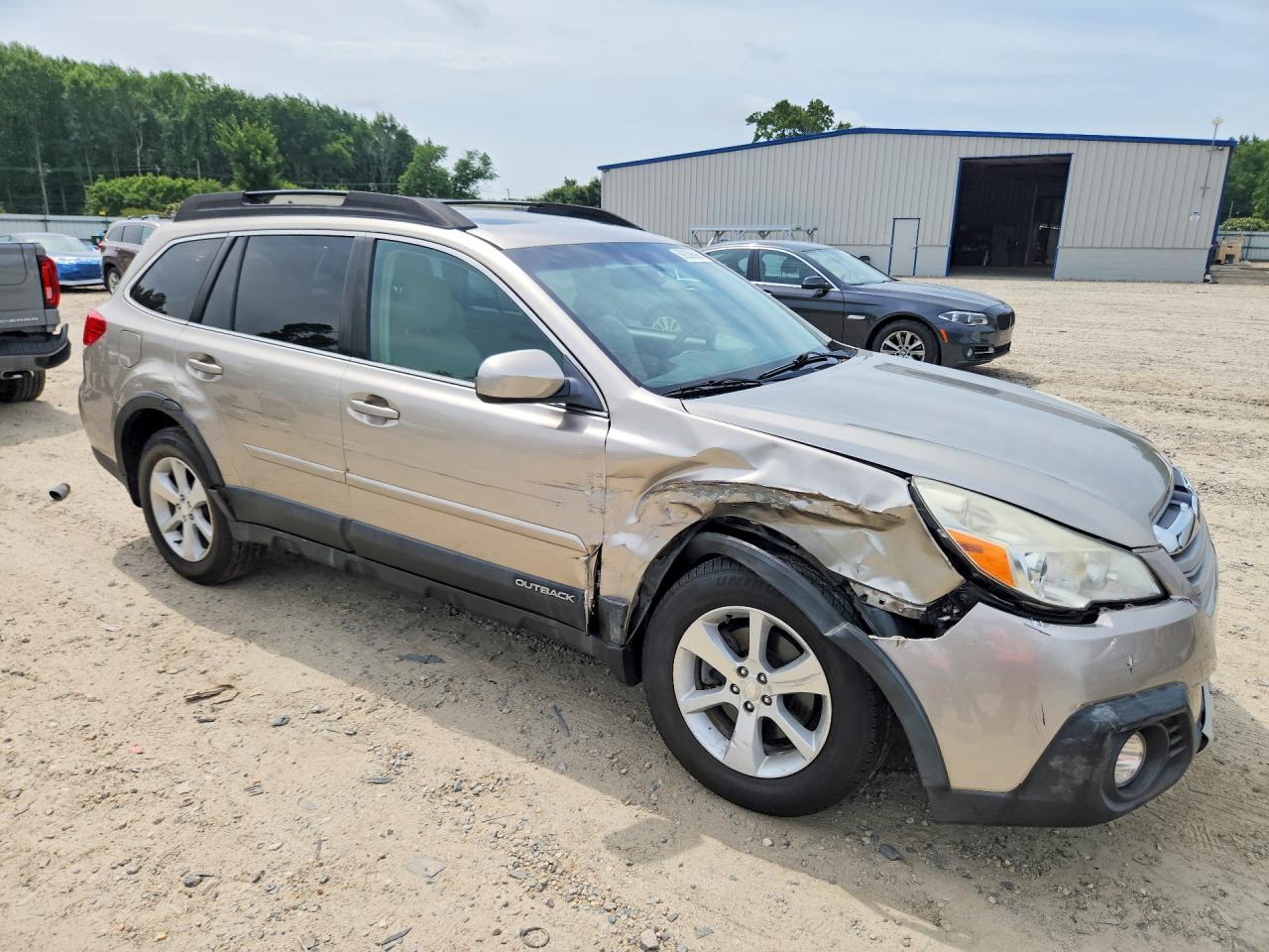 2014 Subaru Outback 3.6r Limited Silver vin: 4S4BRDLCXE2325533