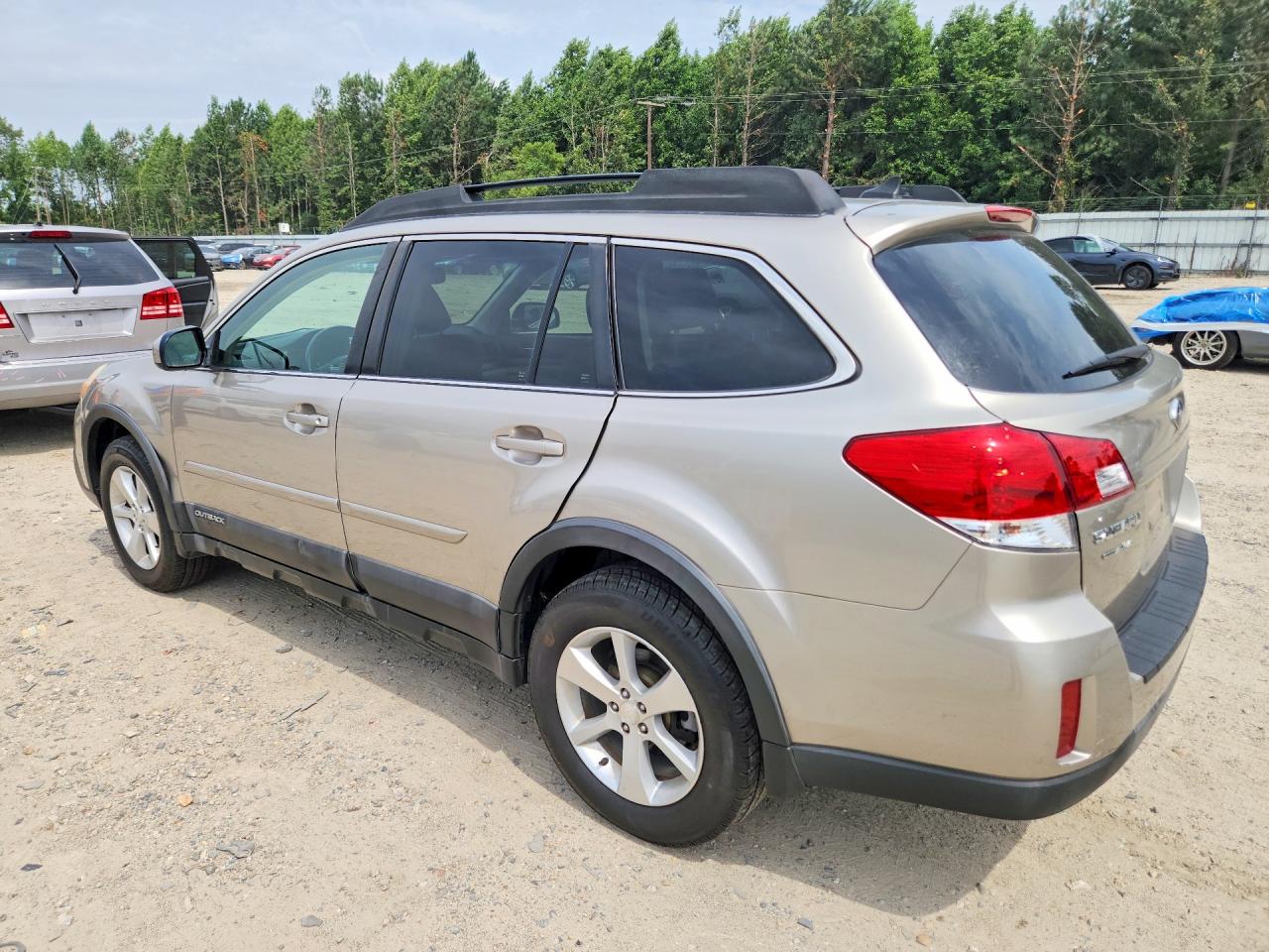 2014 Subaru Outback 3.6r Limited Silver vin: 4S4BRDLCXE2325533