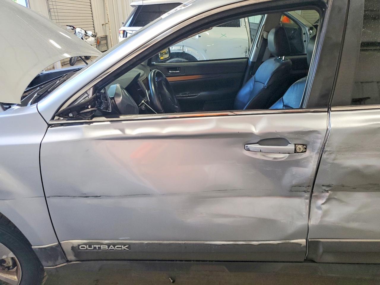 2014 Subaru Outback 3.6r Limited Silver vin: 4S4BRDMC2E2278464