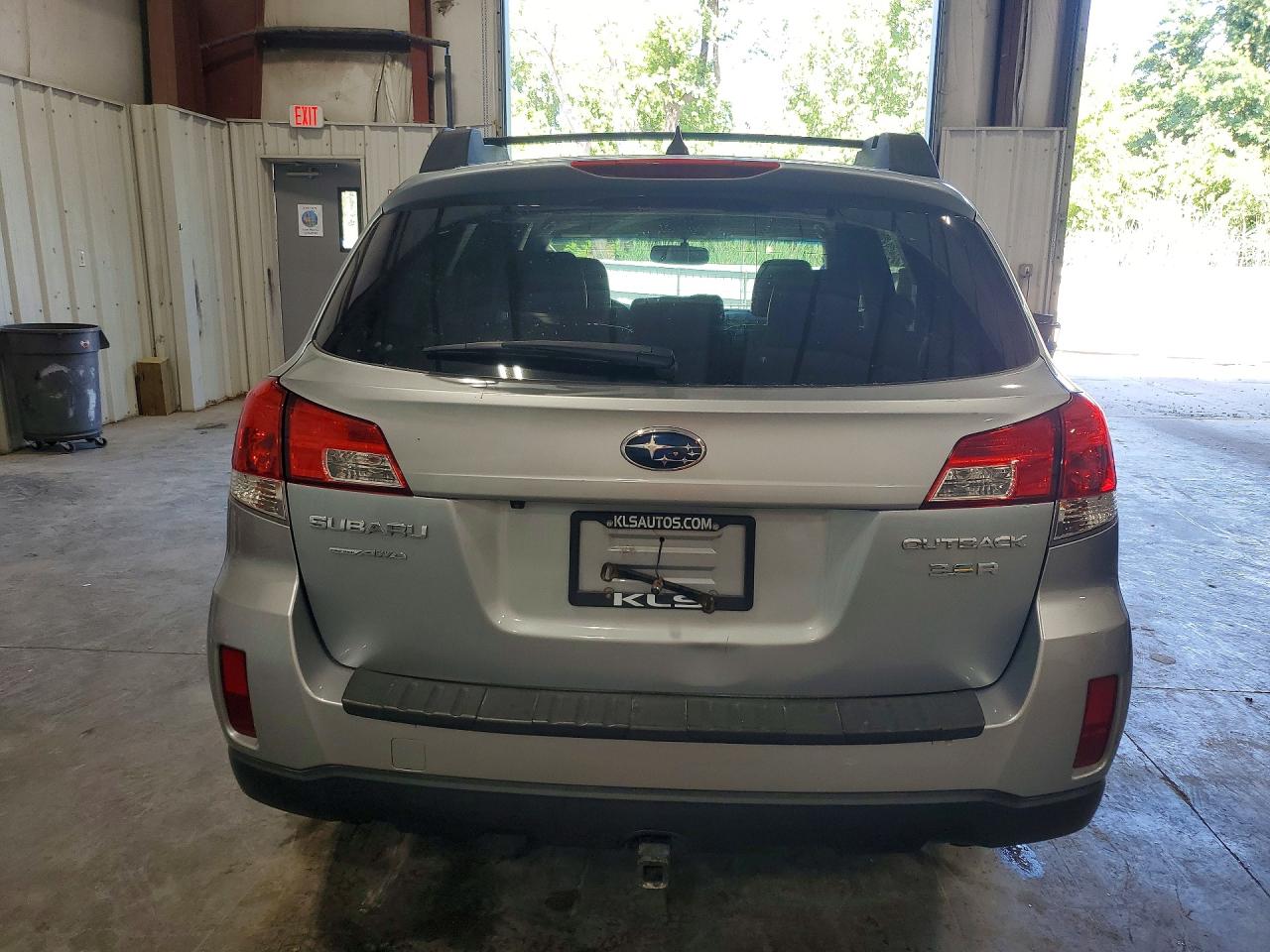 2014 Subaru Outback 3.6r Limited Silver vin: 4S4BRDMC2E2278464