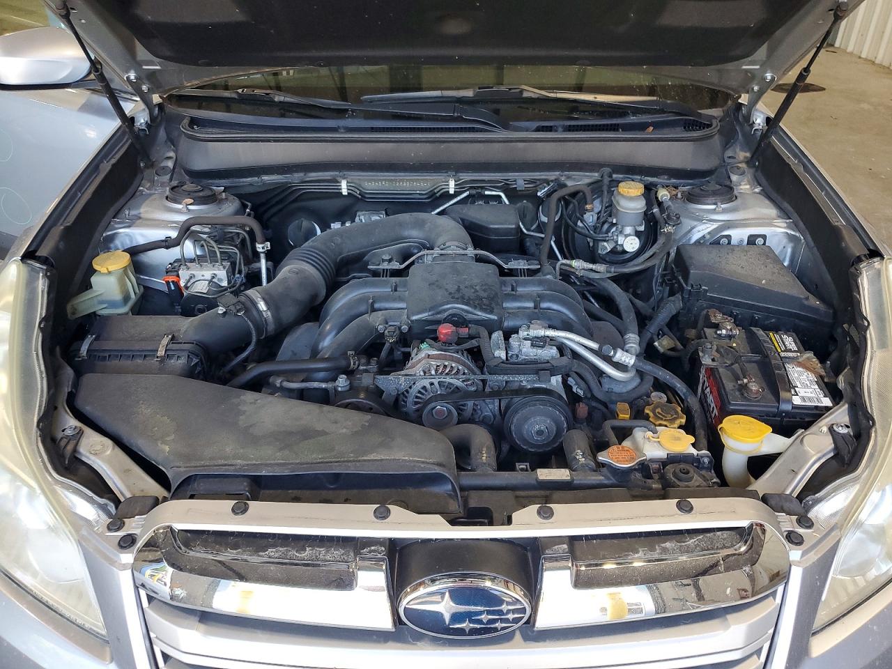 2014 Subaru Outback 3.6r Limited Silver vin: 4S4BRDMC2E2278464