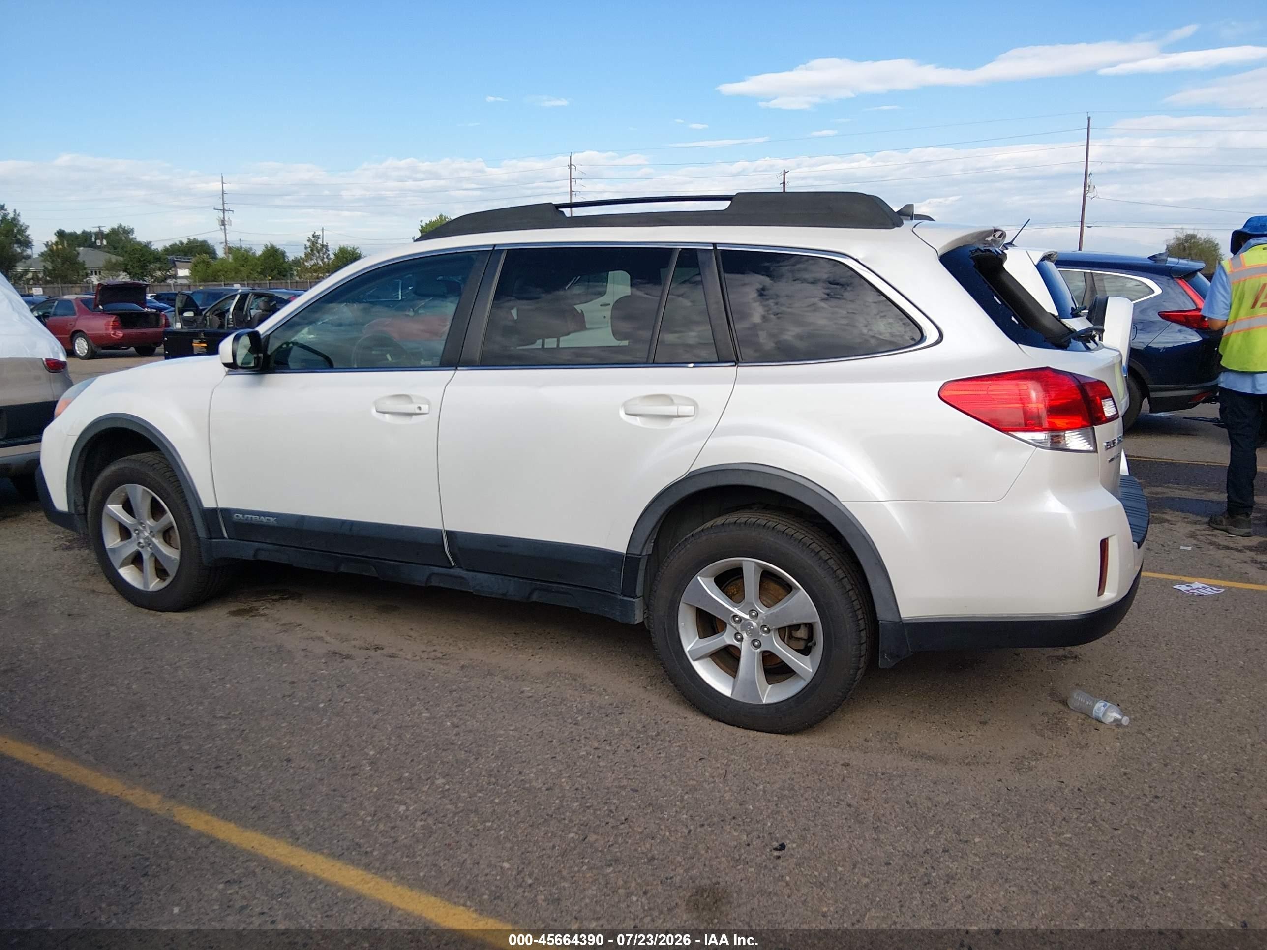 2014 Subaru Outback 3.6r Limited White vin: 4S4BRDNCXE2303609