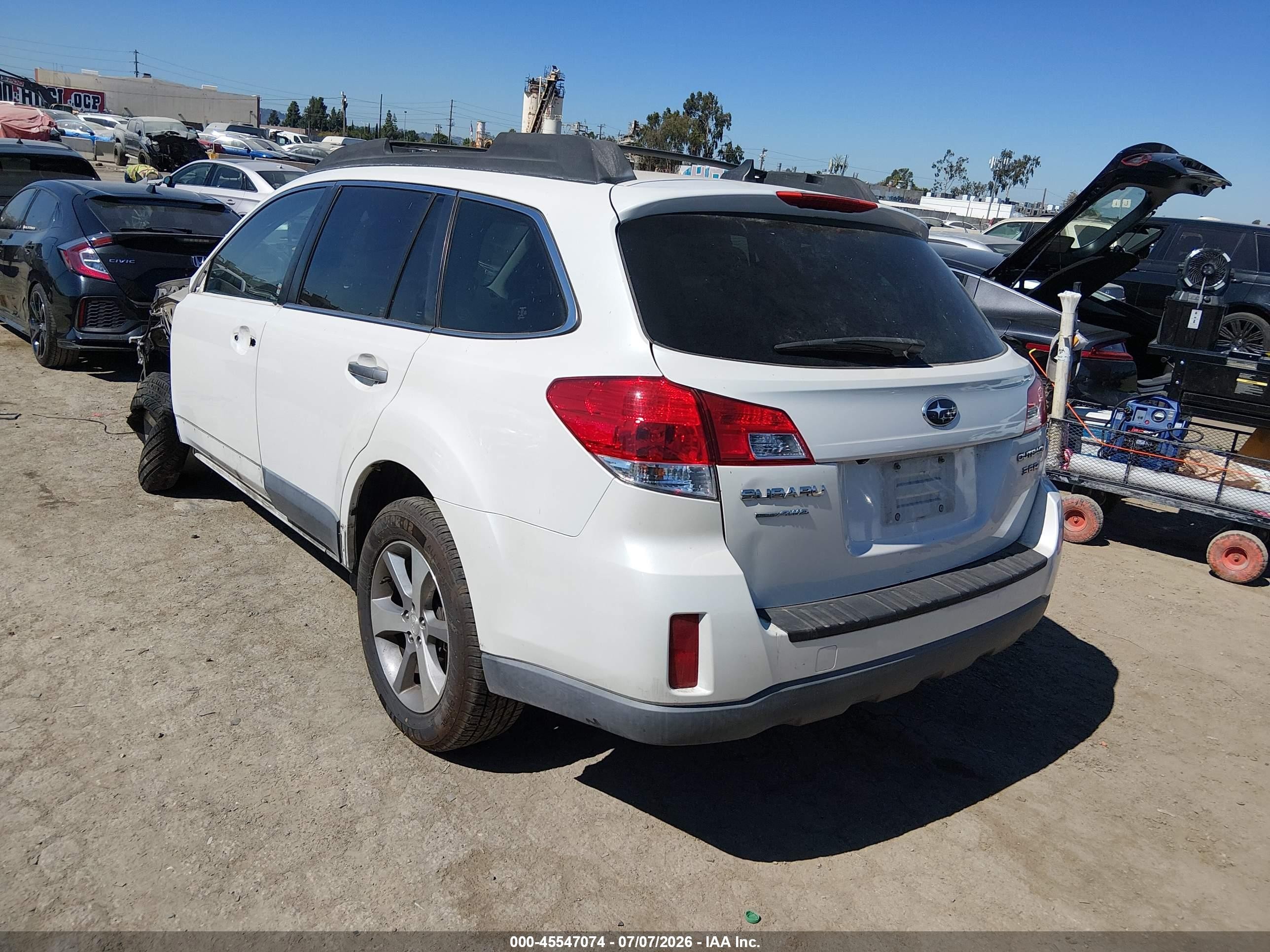 2014 Subaru Outback 3.6r Limited White vin: 4S4BRDPC4E2273004