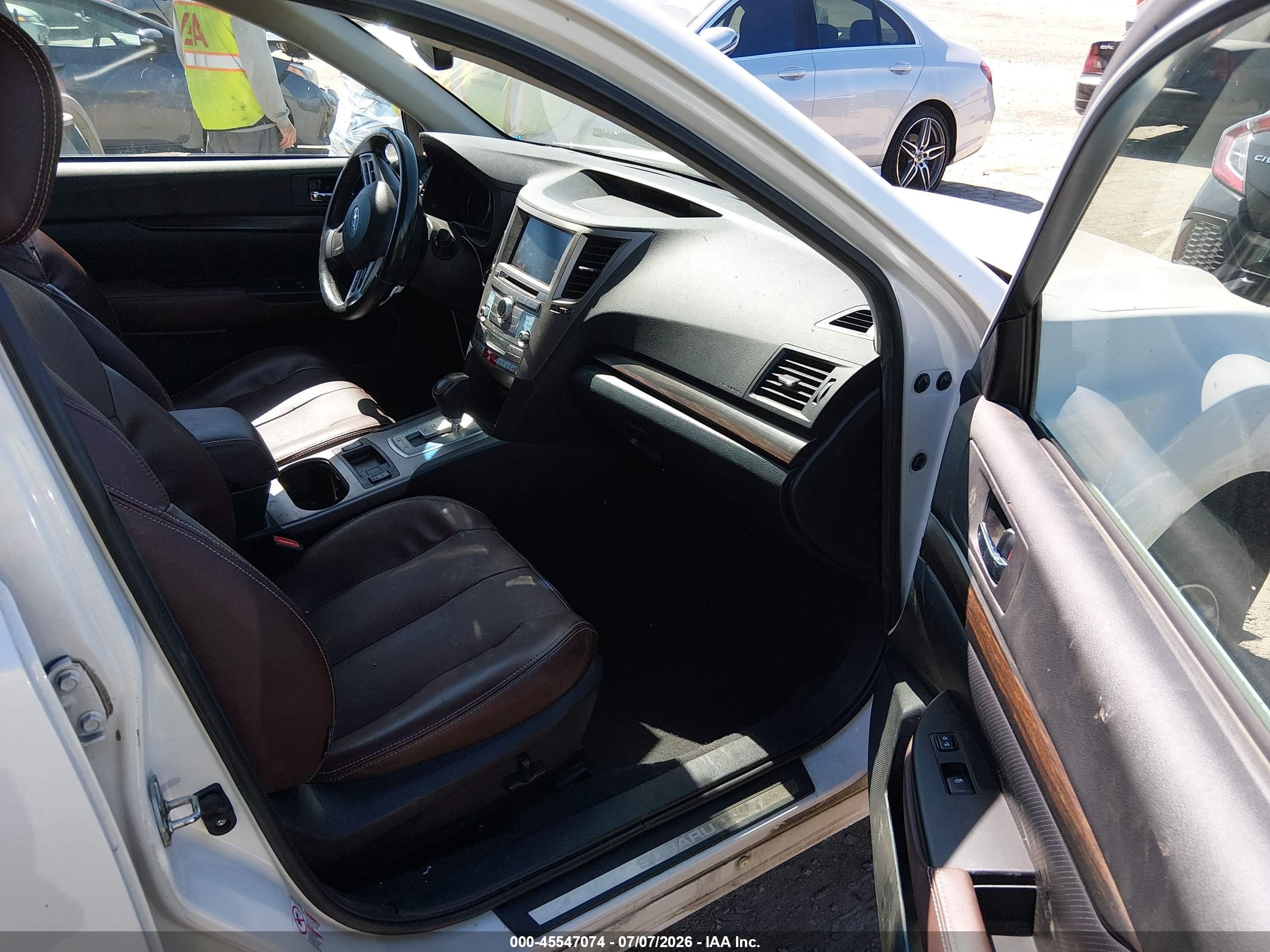 2014 Subaru Outback 3.6r Limited White vin: 4S4BRDPC4E2273004