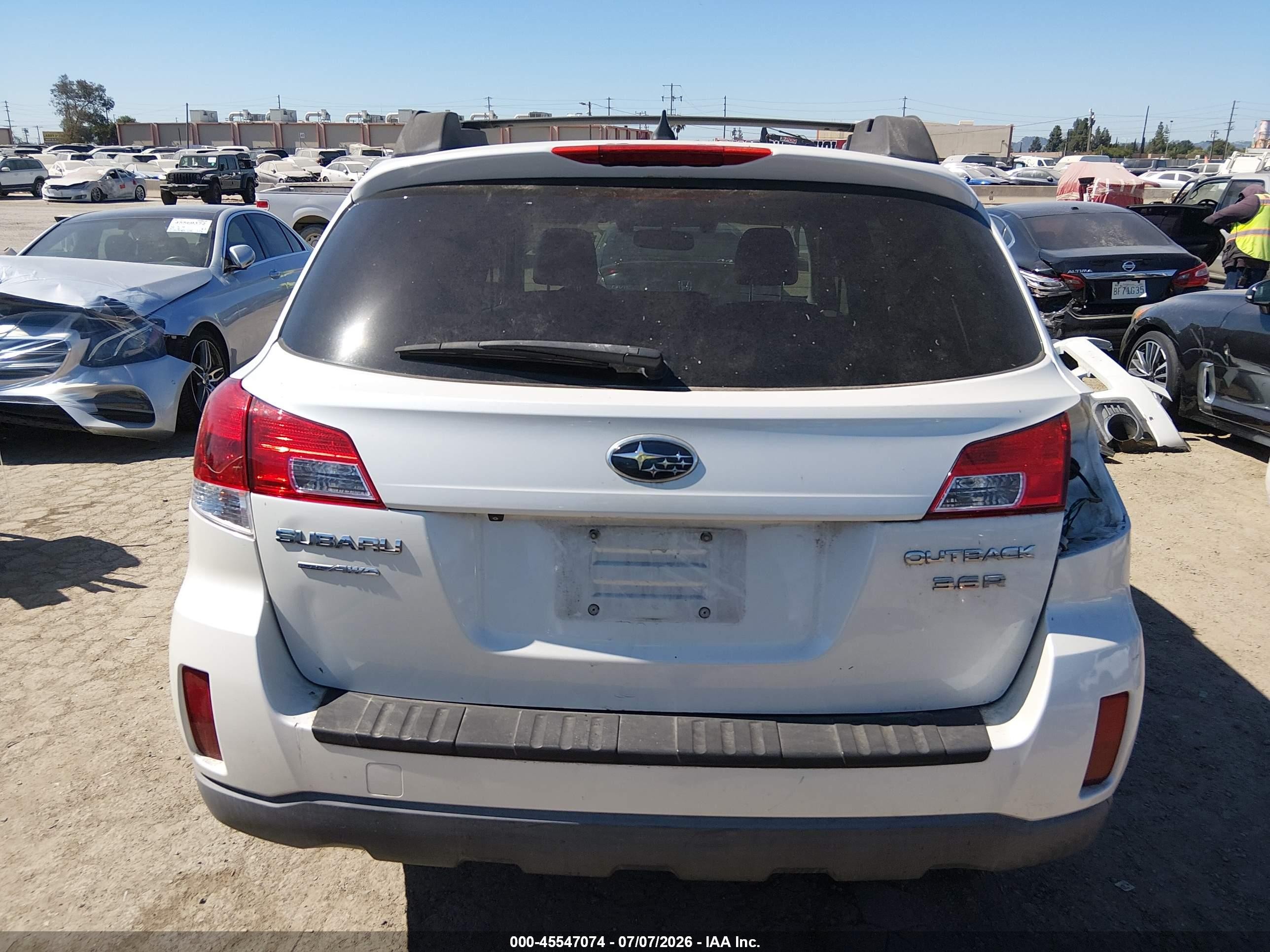2014 Subaru Outback 3.6r Limited White vin: 4S4BRDPC4E2273004